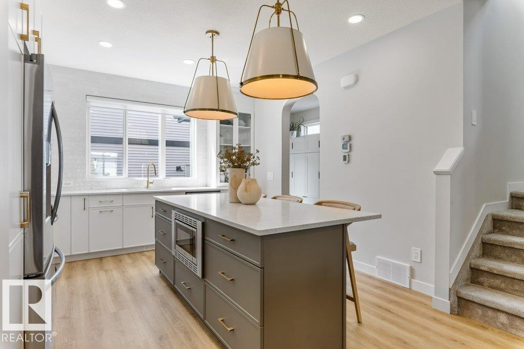 13 Jennifer Crescent, St. Albert, AB - Indoor Photo Showing Kitchen With Upgraded Kitchen