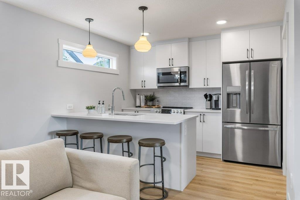 13 Jennifer Crescent, St. Albert, AB - Indoor Photo Showing Kitchen With Upgraded Kitchen