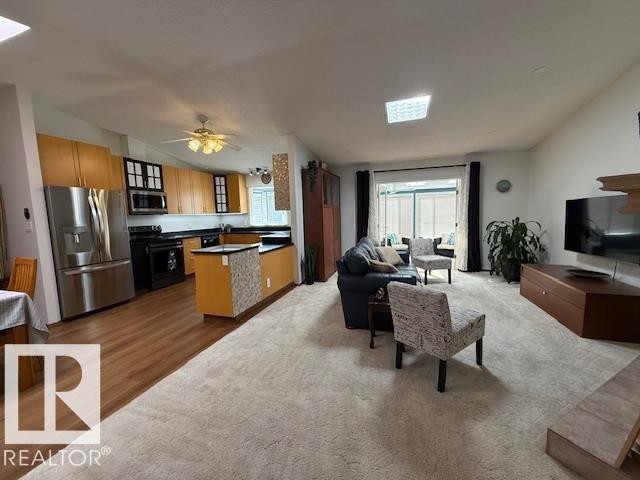 4717 25 Avenue Nw, Edmonton, AB - Indoor