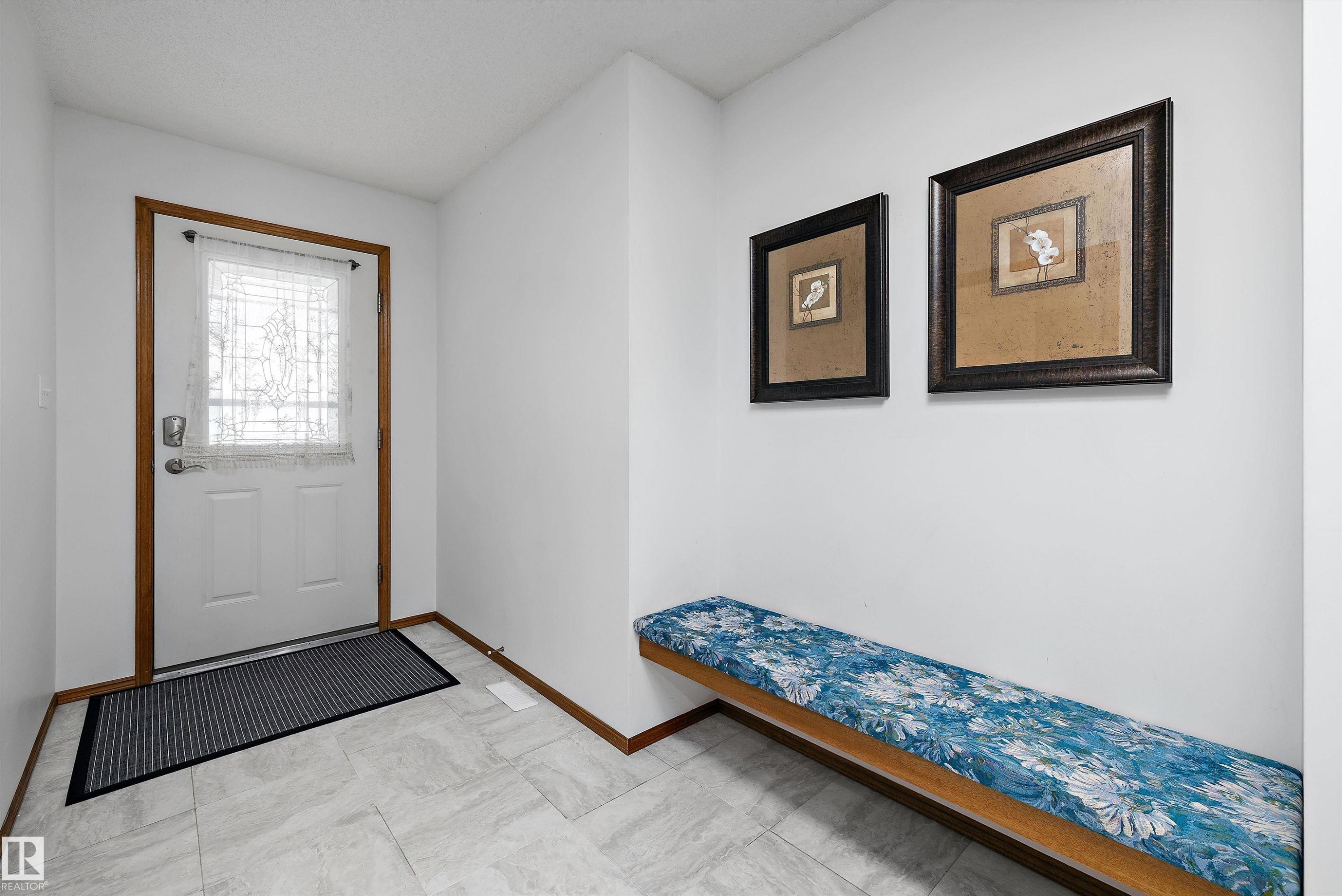 4717 25 Avenue Nw, Edmonton, AB - Indoor Photo Showing Other Room