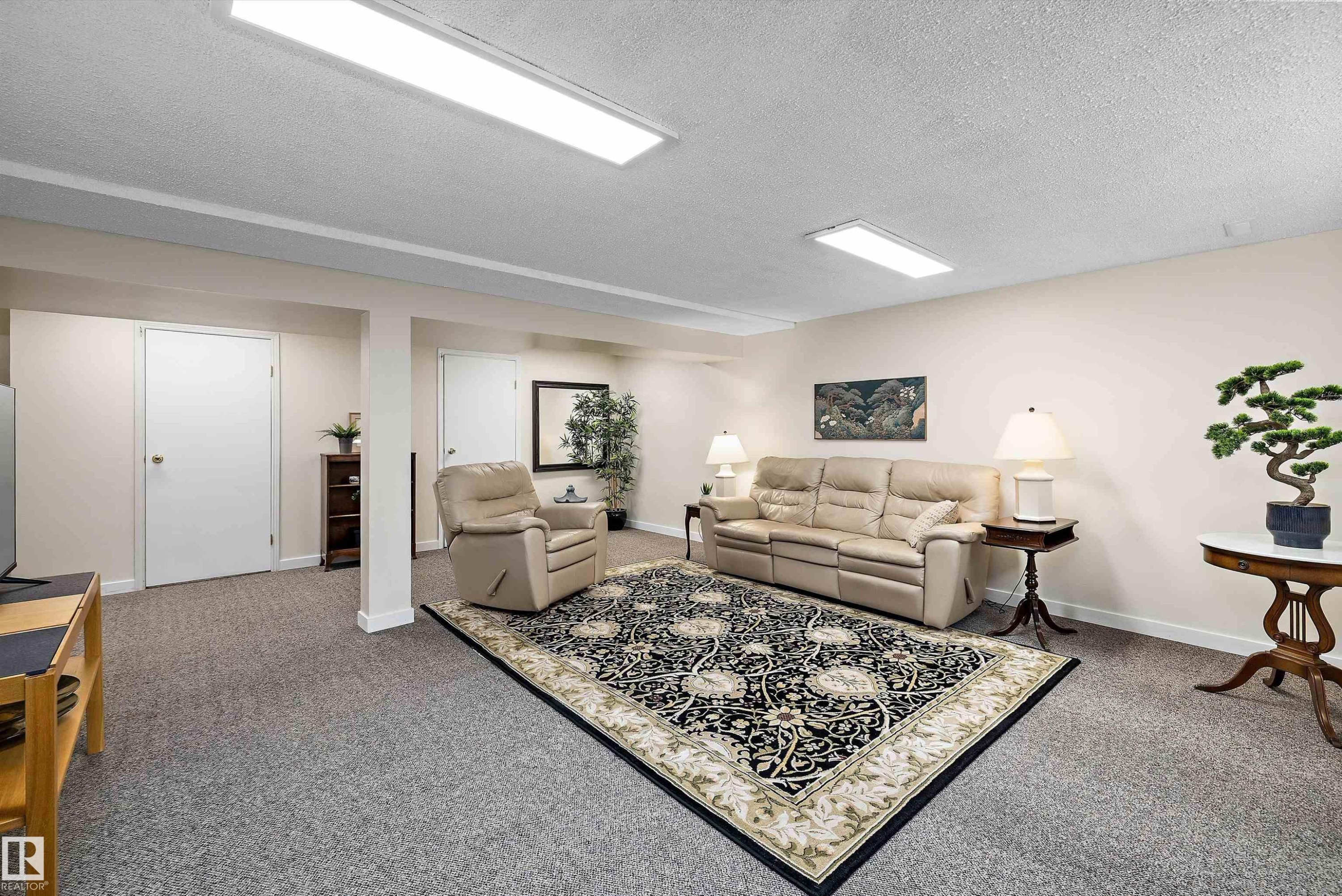 4717 25 Avenue Nw, Edmonton, AB - Indoor