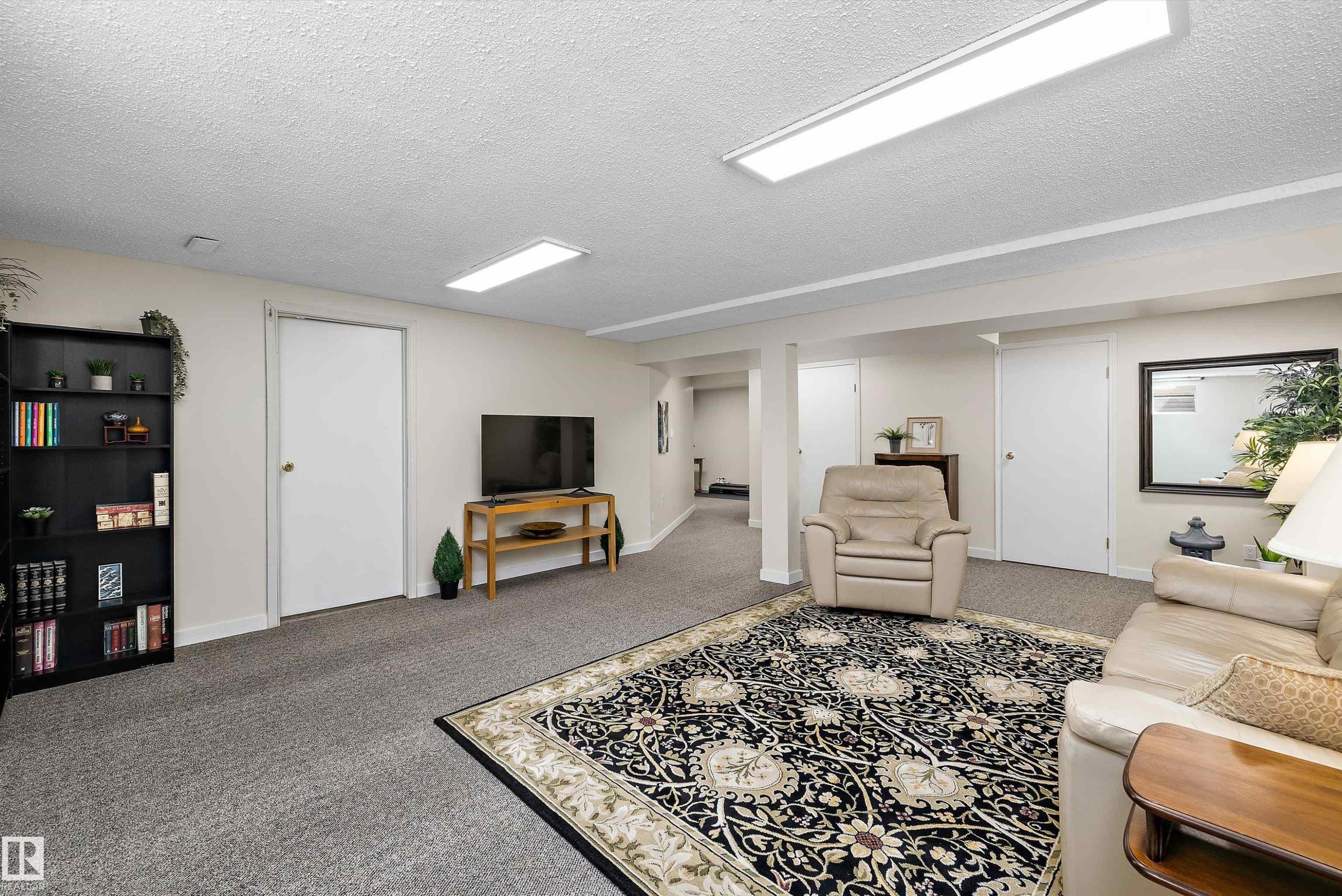 4717 25 Avenue Nw, Edmonton, AB - Indoor