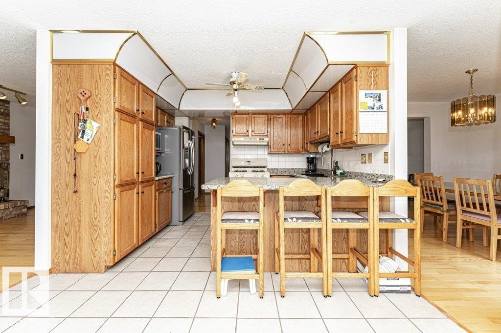 3303 42A Avenue Nw, Edmonton, AB - Indoor