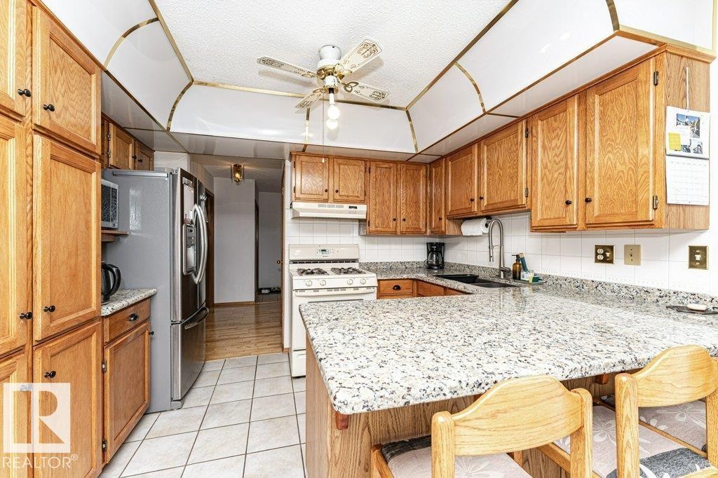 3303 42A Avenue Nw, Edmonton, AB - Indoor Photo Showing Kitchen