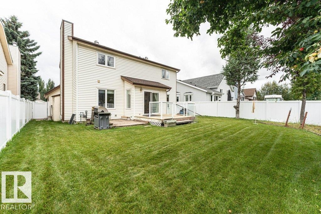 3303 42A Avenue Nw, Edmonton, AB - Outdoor