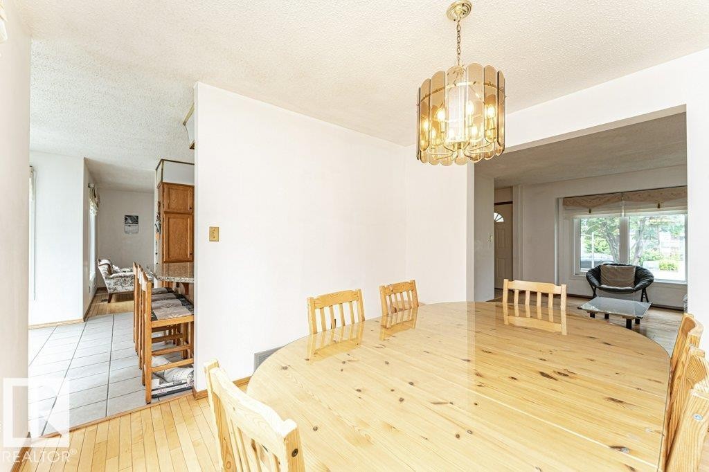 3303 42A Avenue Nw, Edmonton, AB - Indoor Photo Showing Dining Room