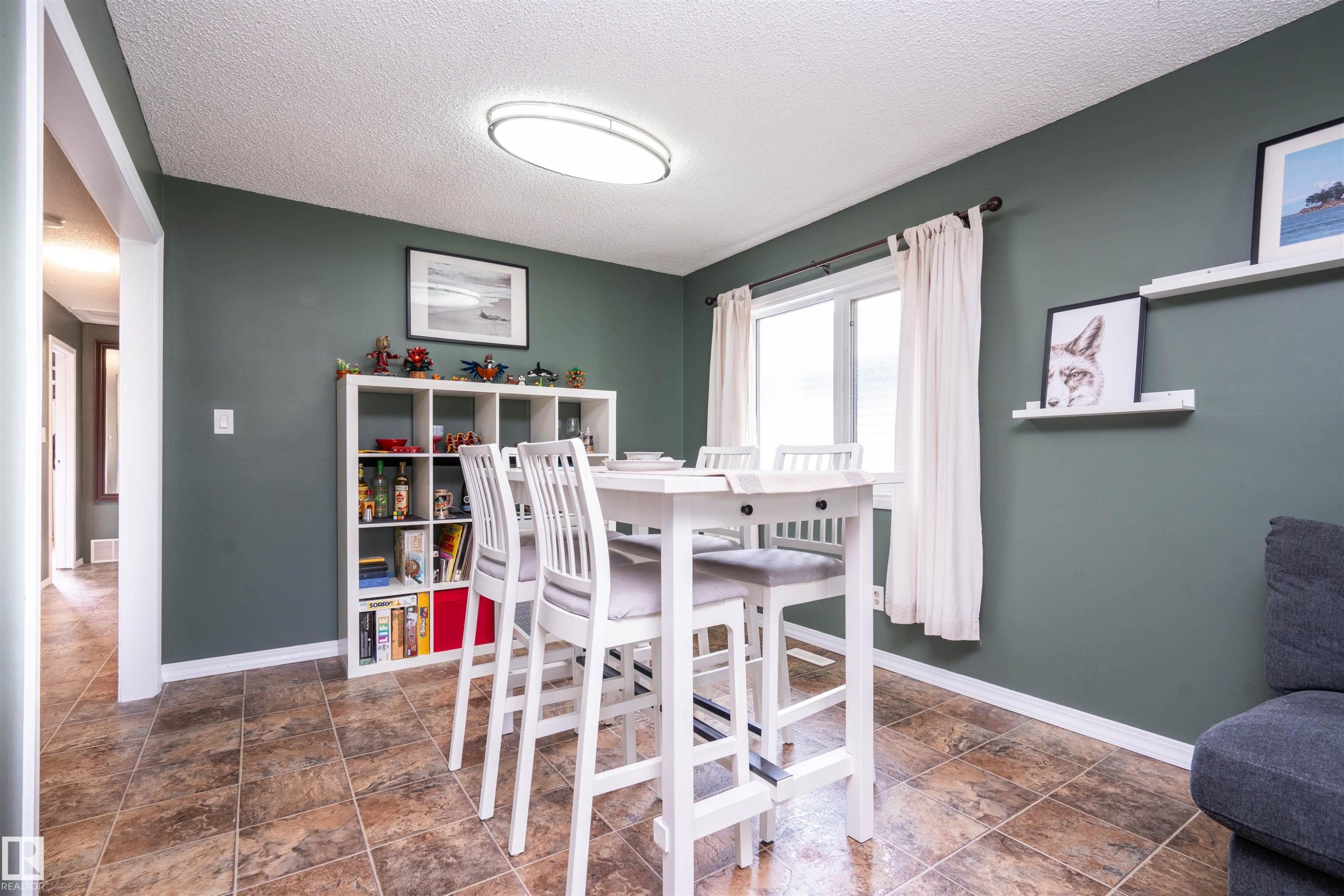 12022 43 Street Nw, Edmonton, AB - Indoor
