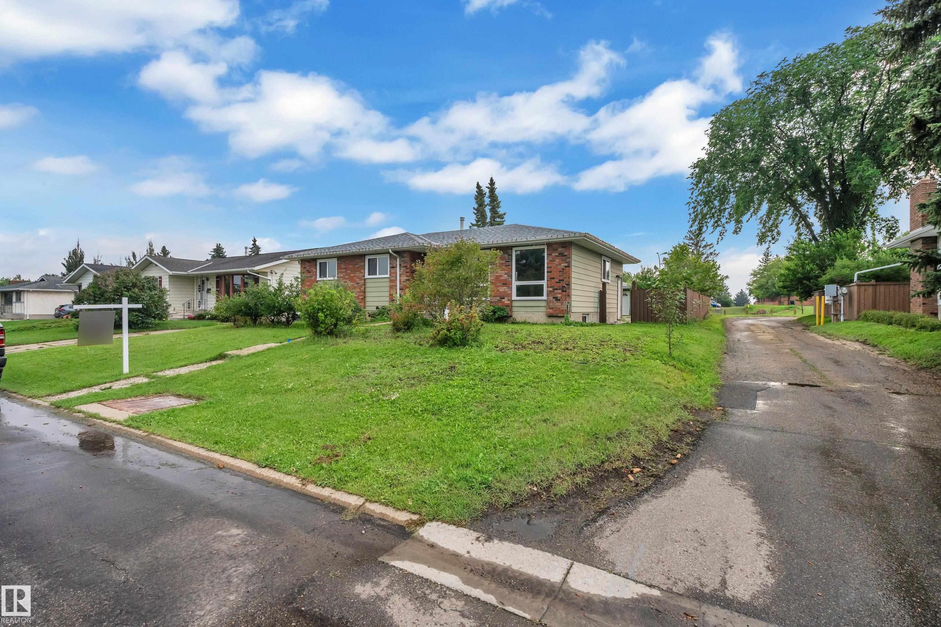 4320 74 Street Nw, Edmonton, AB - Outdoor