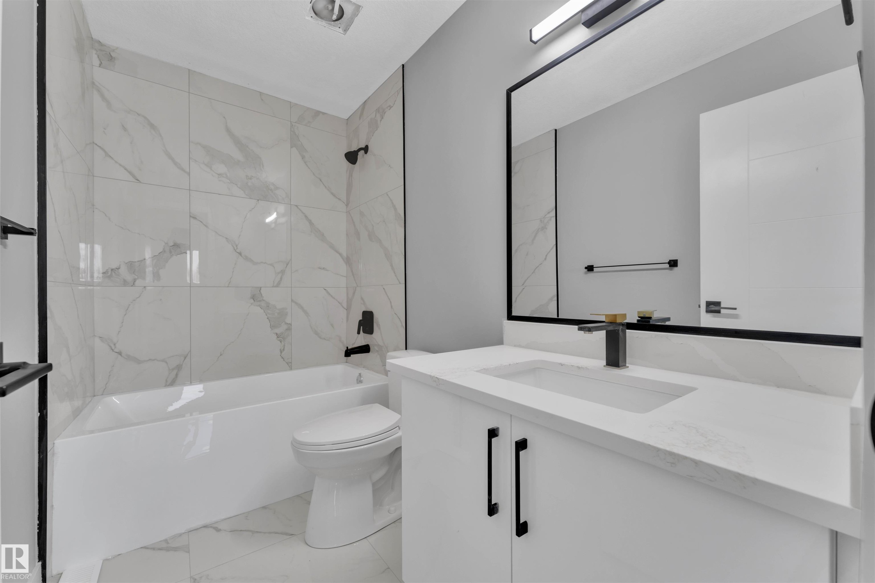 4320 74 Street Nw, Edmonton, AB - Indoor Photo Showing Bathroom