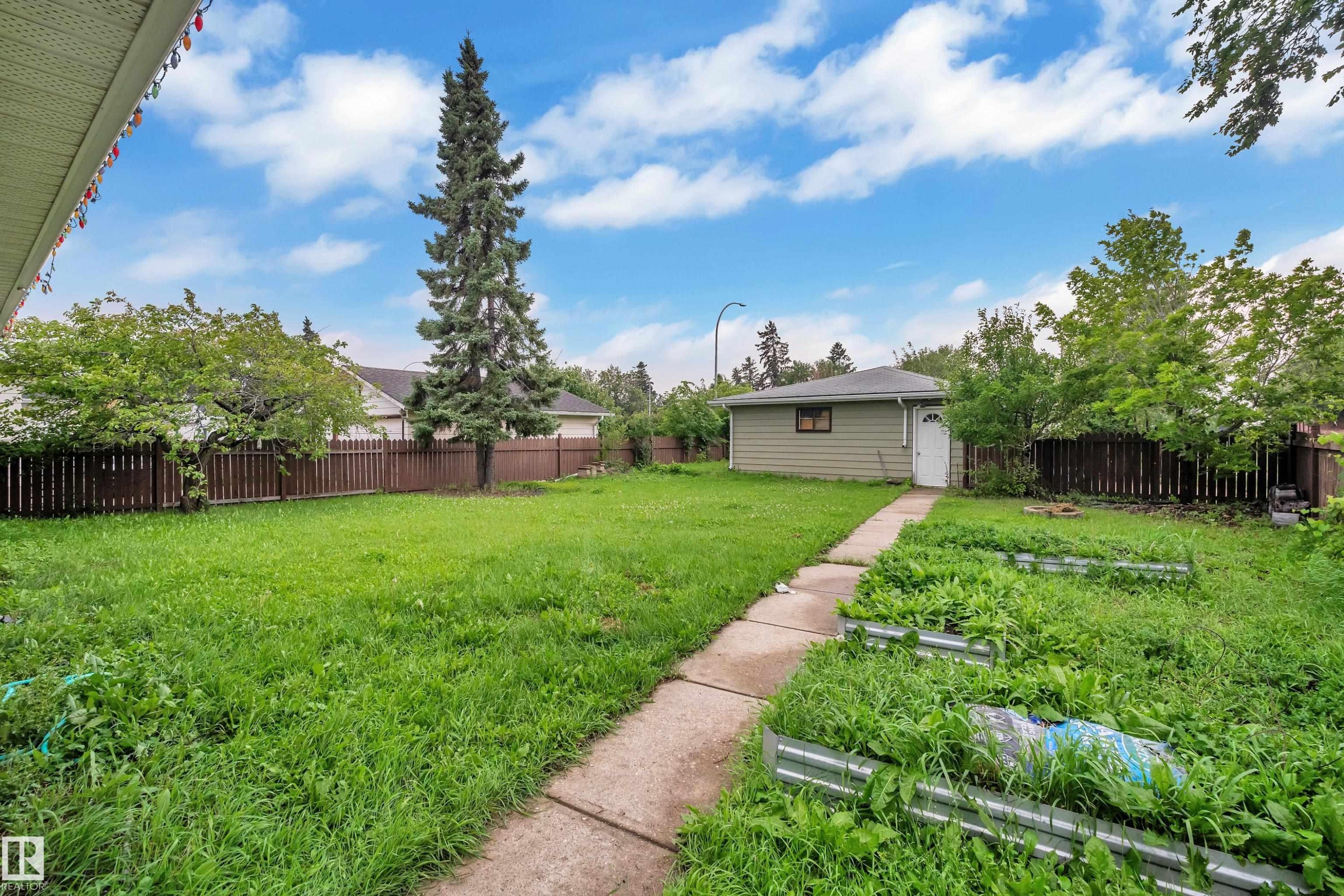 4320 74 Street Nw, Edmonton, AB - Outdoor