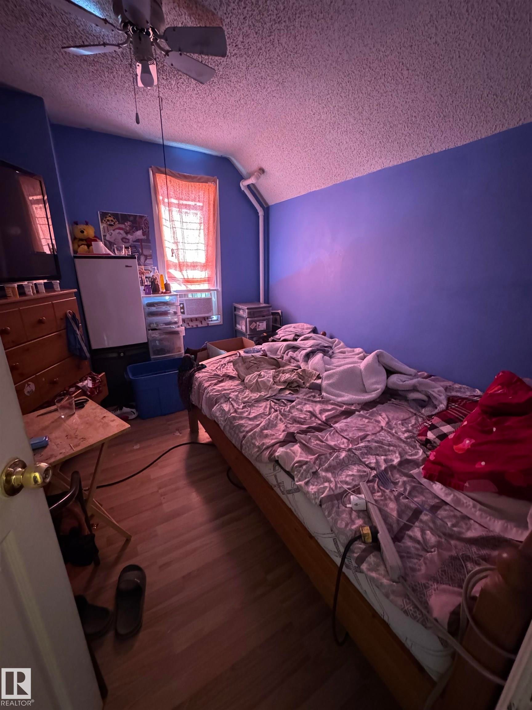 Additional content - 11147 97 Street Nw, Edmonton, AB - Indoor Photo Showing Bedroom
