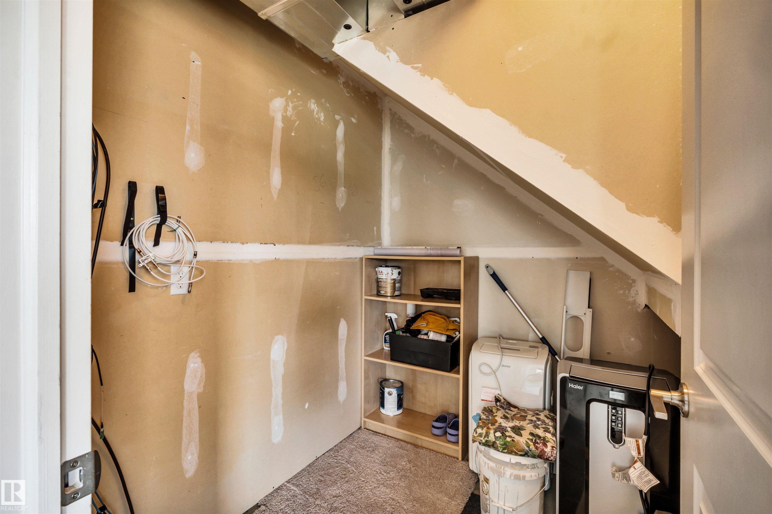 storage room - #33 1816 Rutherford Rd Sw, Edmonton, AB
