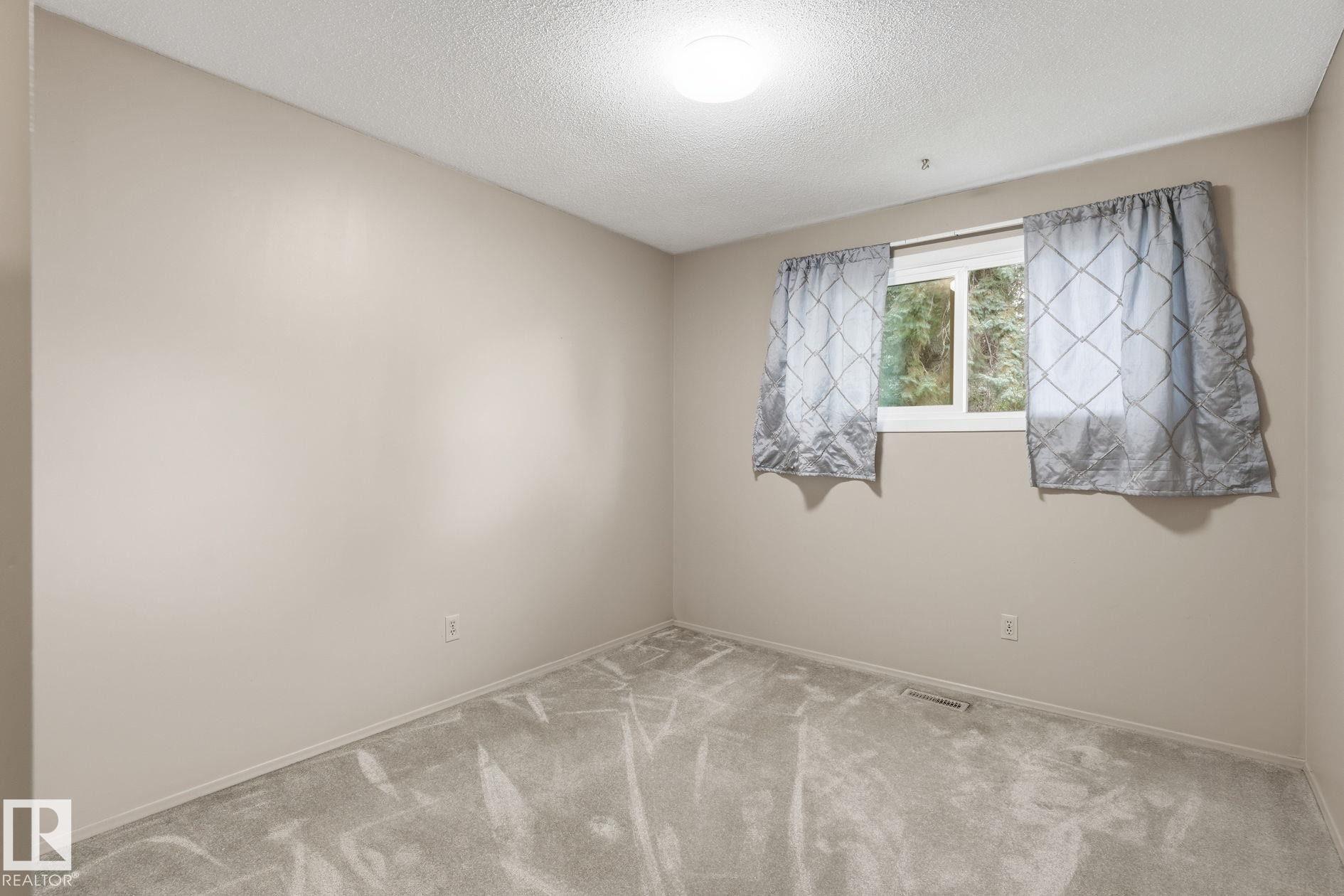 14 Brampton Street, Spruce Grove, AB - Indoor Photo Showing Other Room