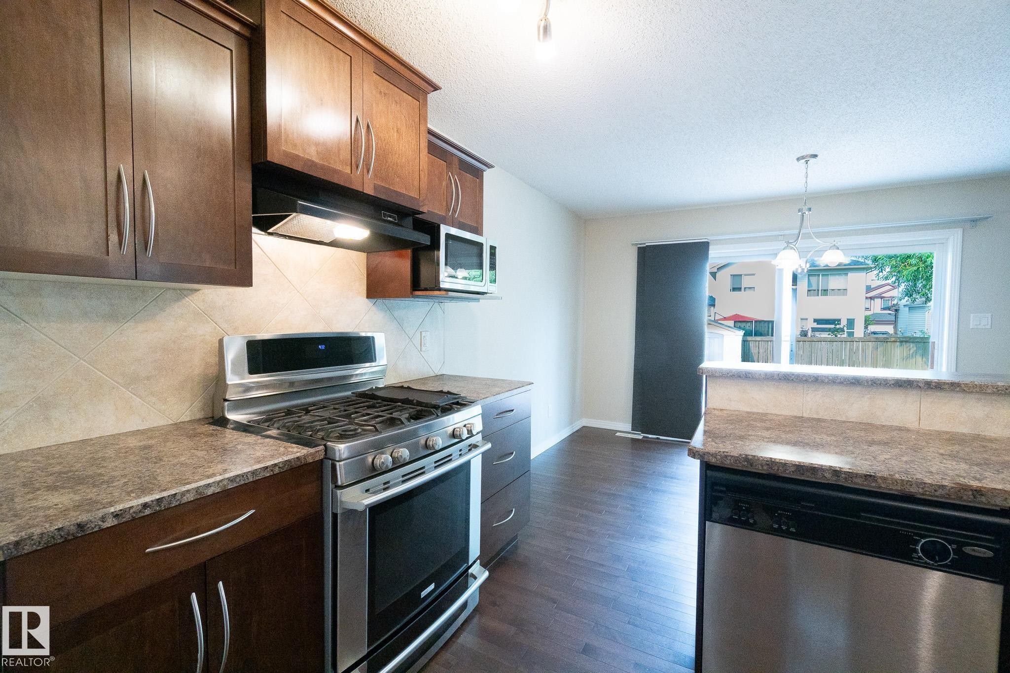 632 60 Street Sw, Edmonton, AB - Indoor Photo Showing Kitchen