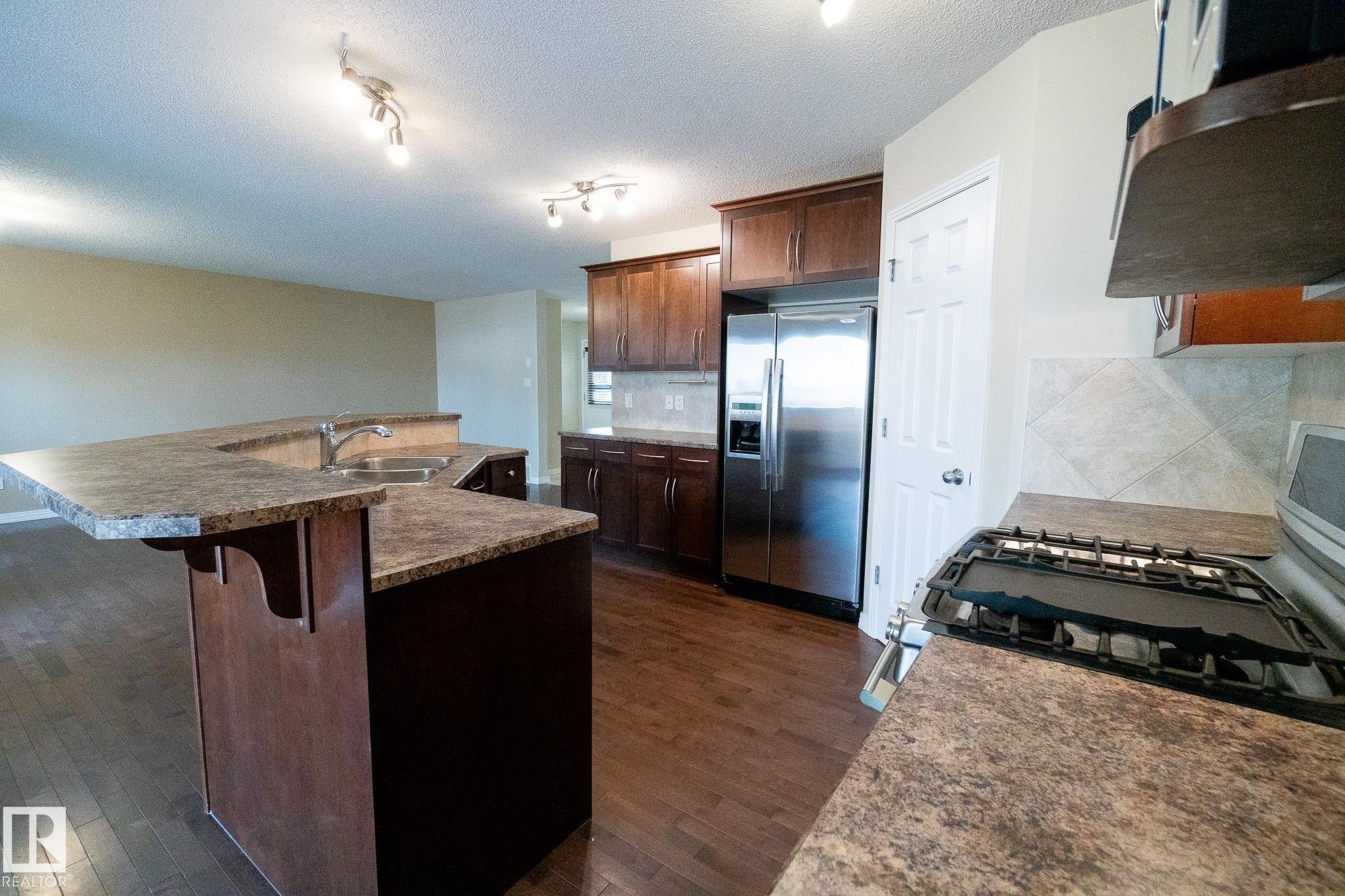 632 60 Street Sw, Edmonton, AB - Indoor Photo Showing Kitchen With Double Sink