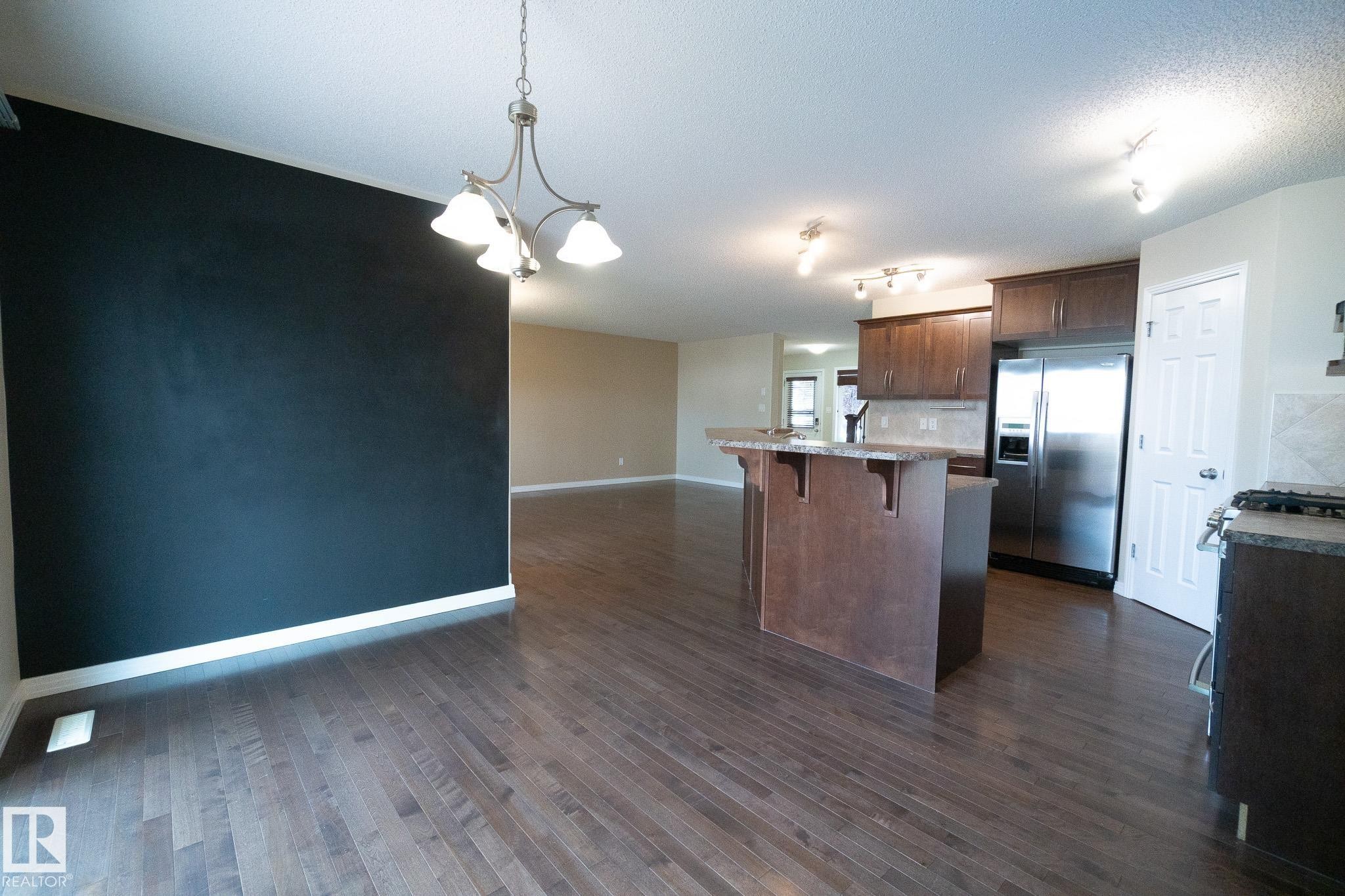 632 60 Street Sw, Edmonton, AB - Indoor Photo Showing Kitchen