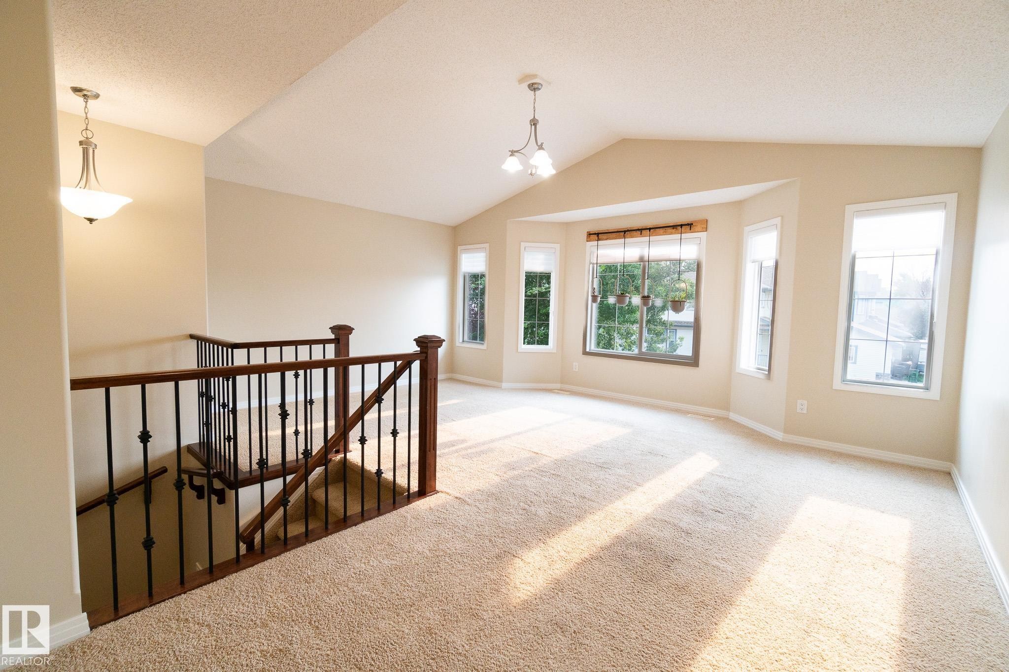 632 60 Street Sw, Edmonton, AB - Indoor Photo Showing Other Room