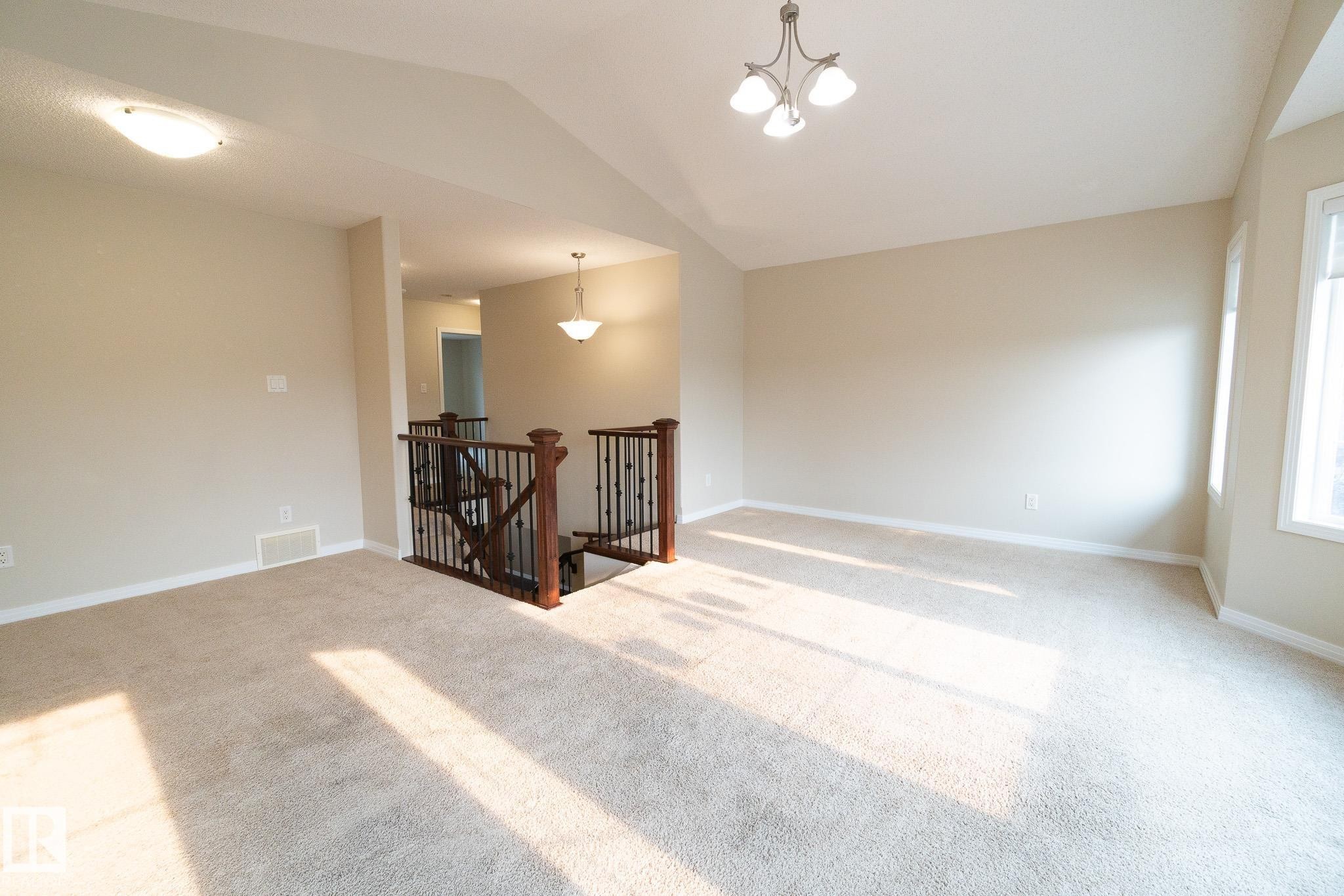 632 60 Street Sw, Edmonton, AB - Indoor Photo Showing Other Room
