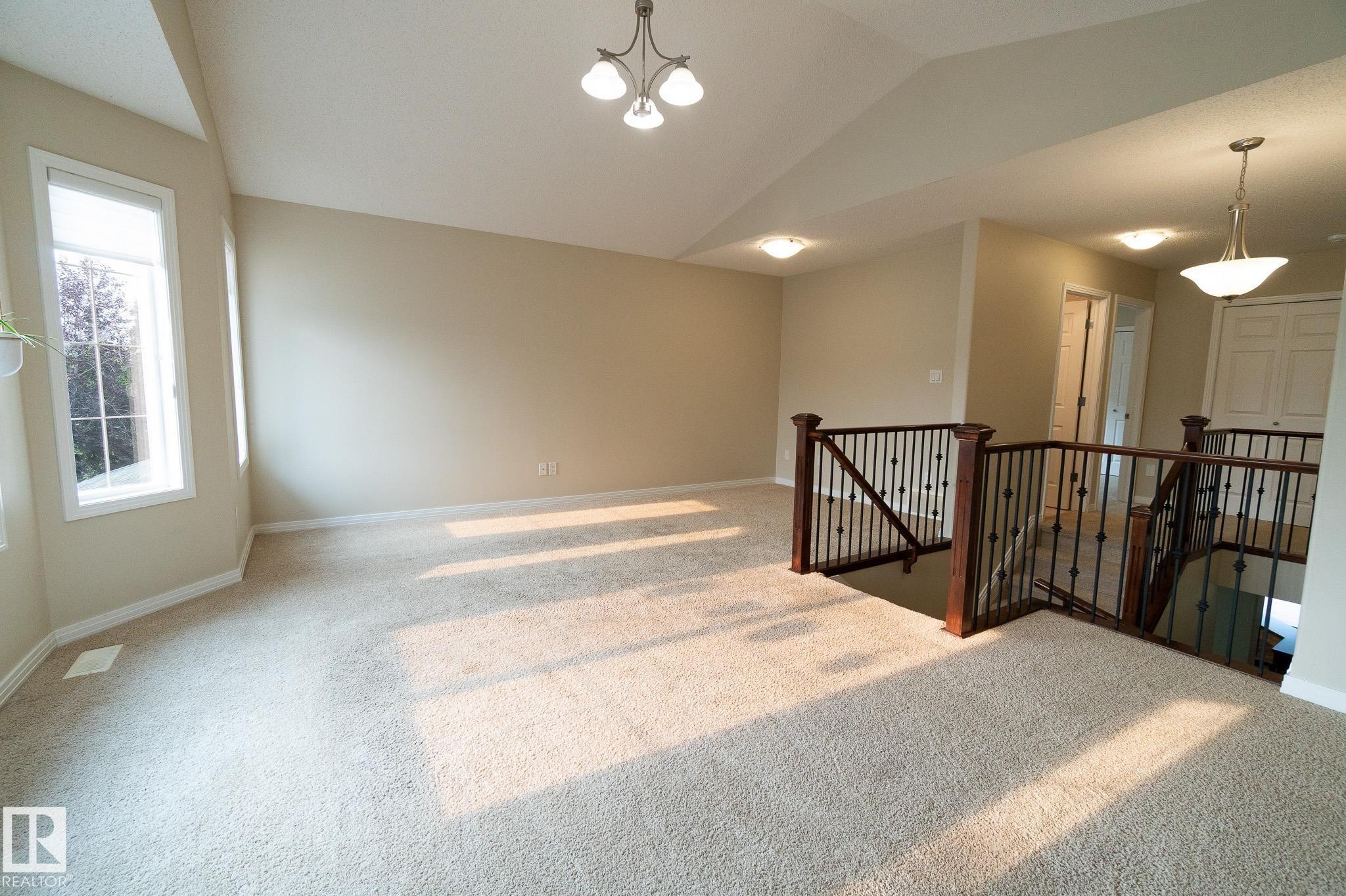 632 60 Street Sw, Edmonton, AB - Indoor Photo Showing Other Room