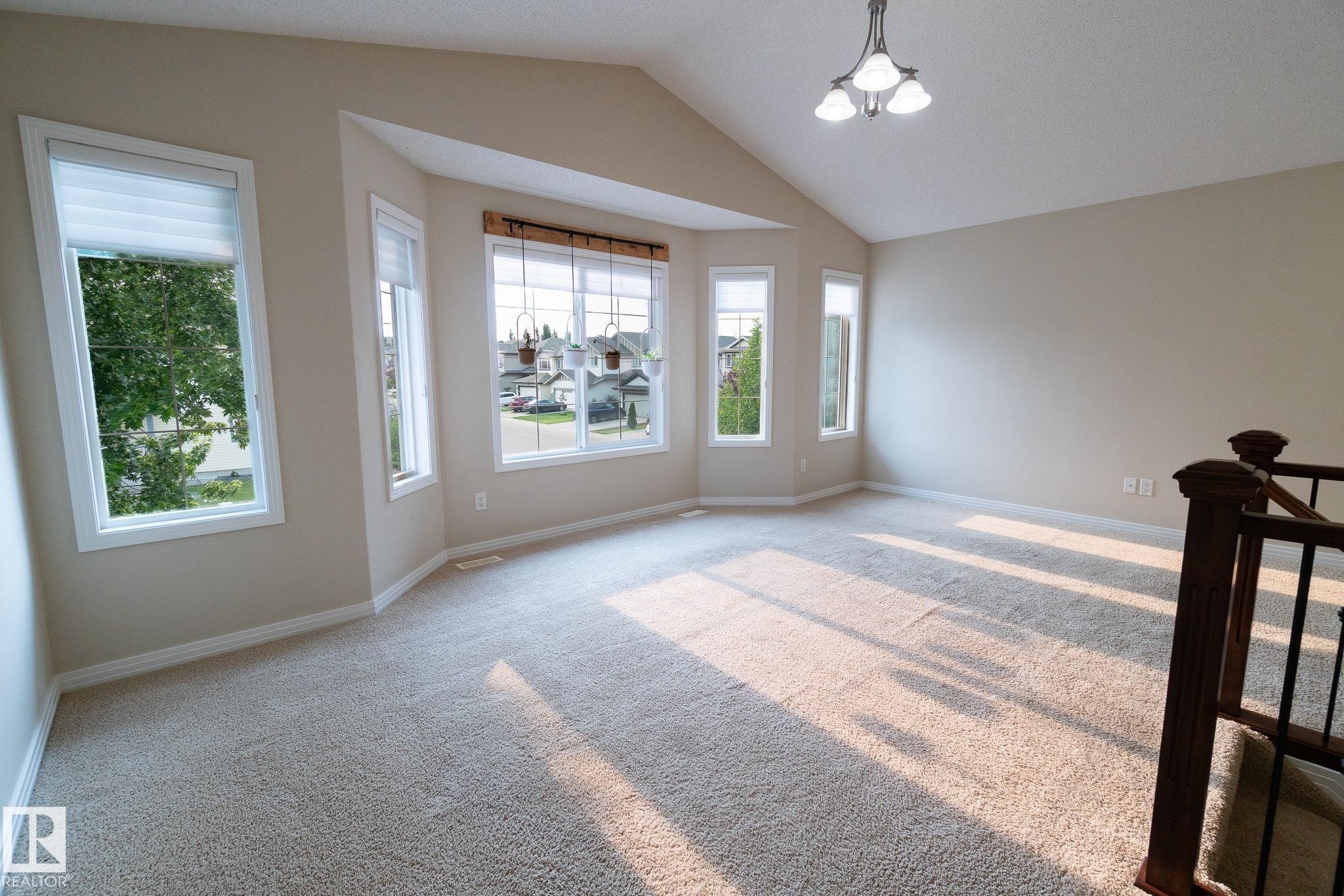 632 60 Street Sw, Edmonton, AB - Indoor Photo Showing Other Room