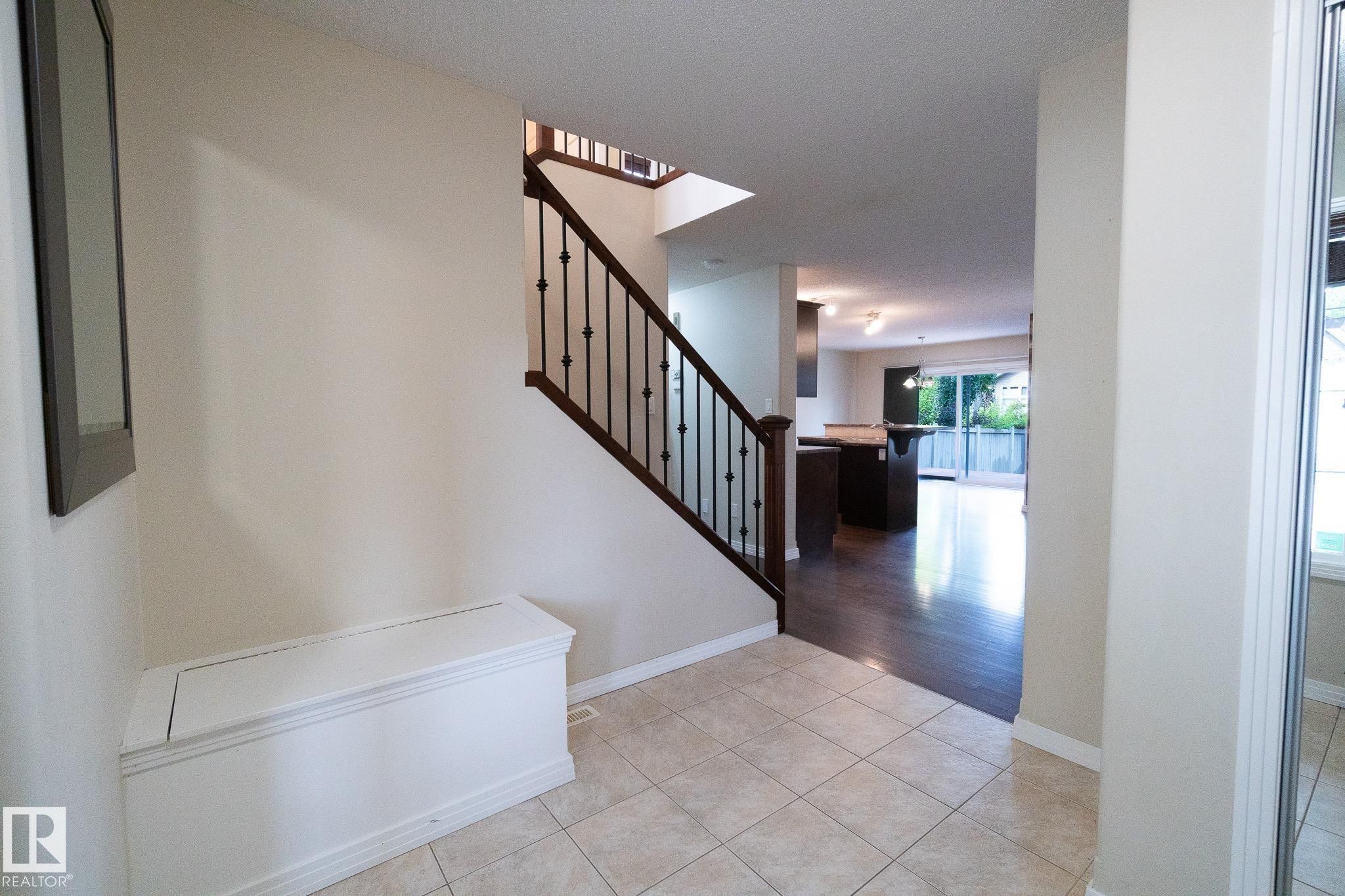 632 60 Street Sw, Edmonton, AB - Indoor Photo Showing Other Room
