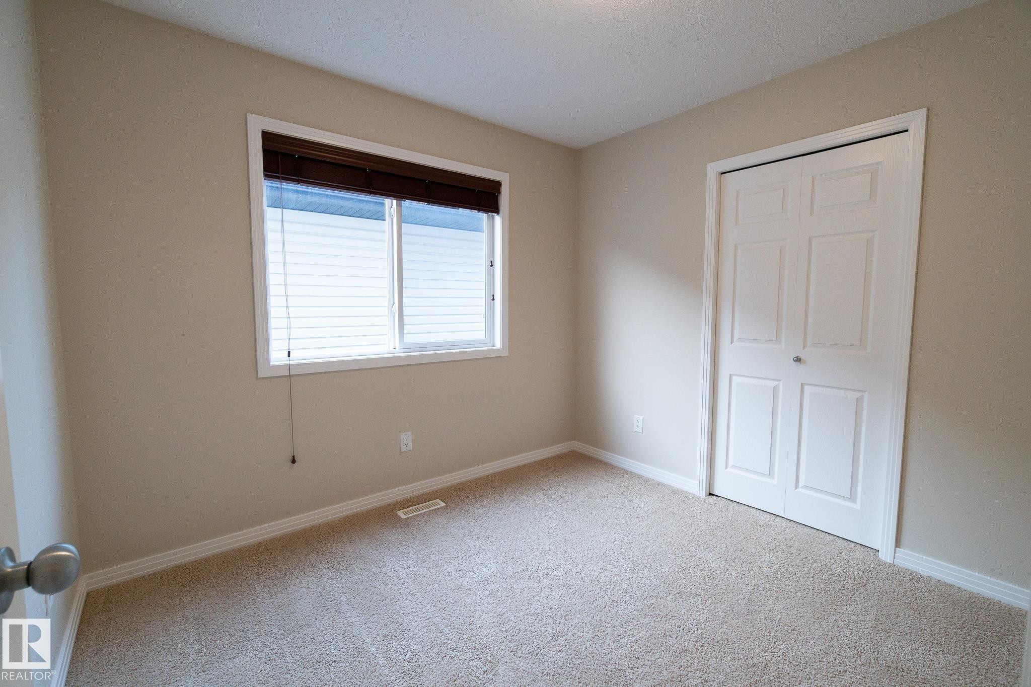 632 60 Street Sw, Edmonton, AB - Indoor Photo Showing Other Room