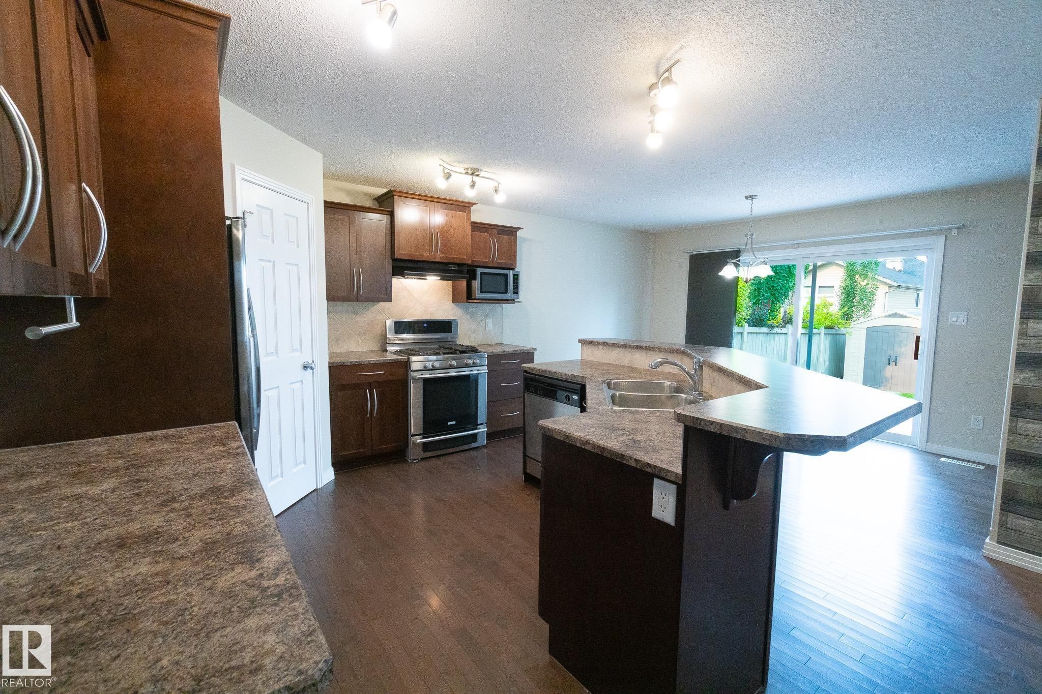 632 60 Street Sw, Edmonton, AB - Indoor Photo Showing Kitchen With Double Sink