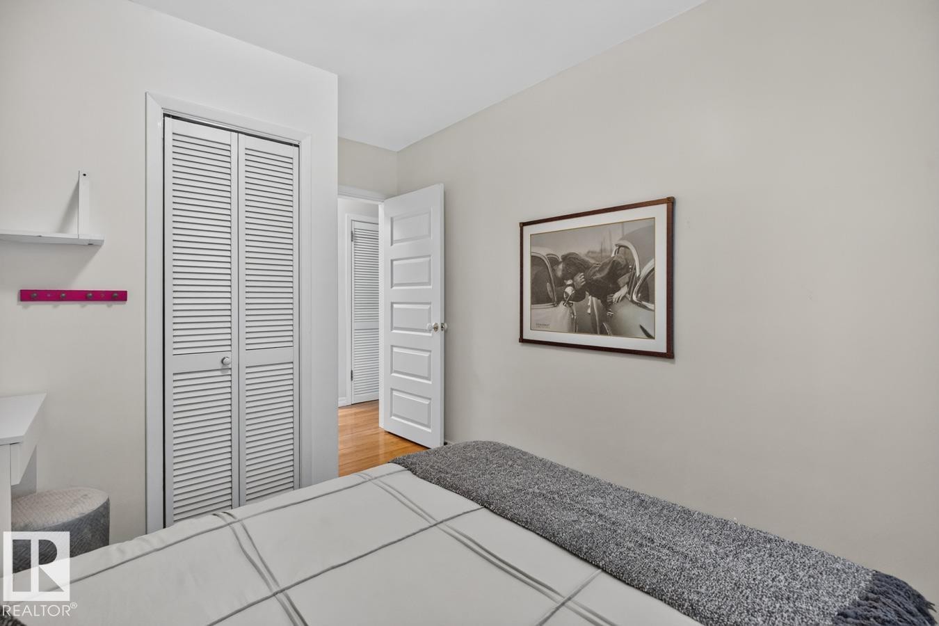 7724 97 Avenue Nw, Edmonton, AB - Indoor Photo Showing Bedroom