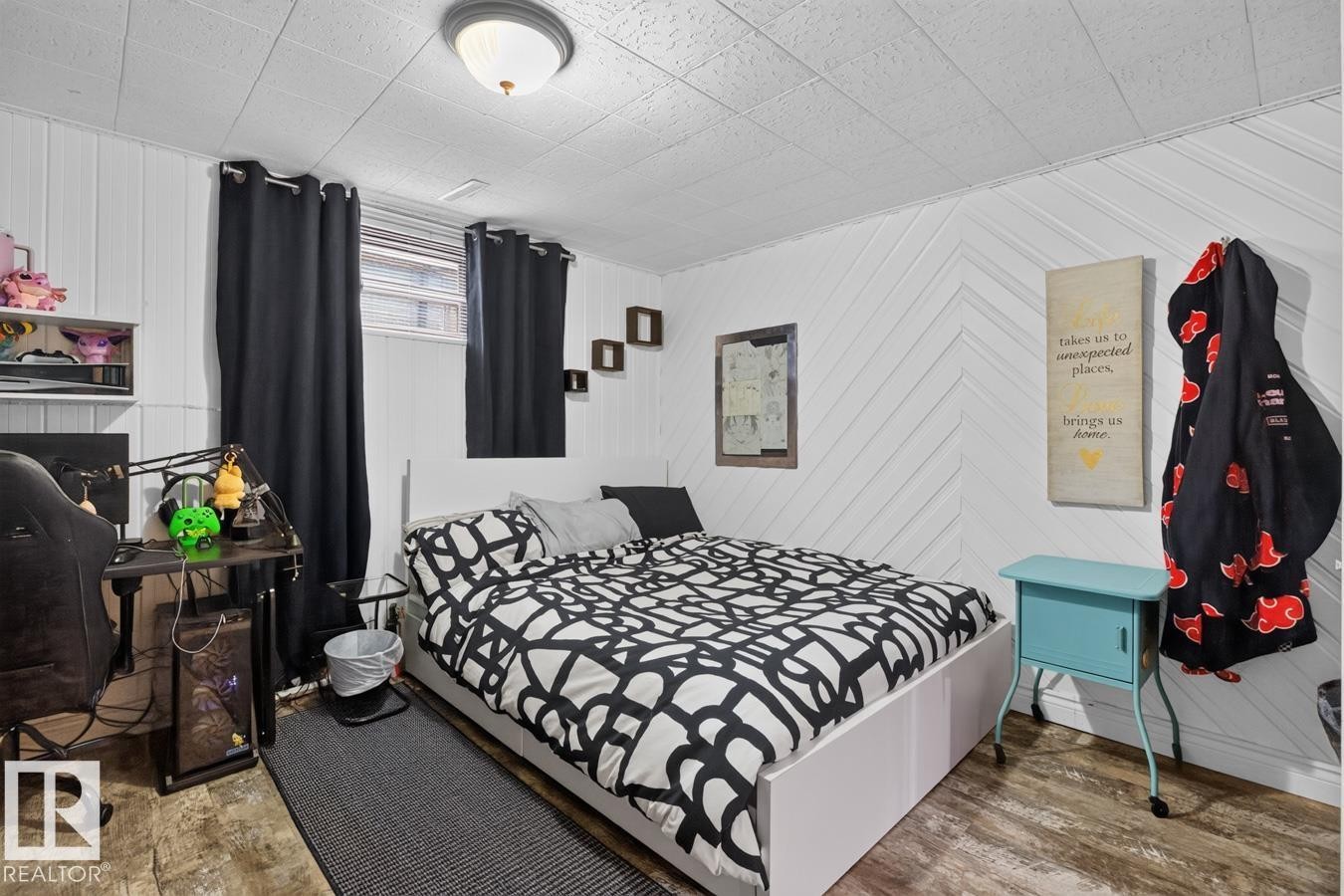 7724 97 Avenue Nw, Edmonton, AB - Indoor Photo Showing Bedroom