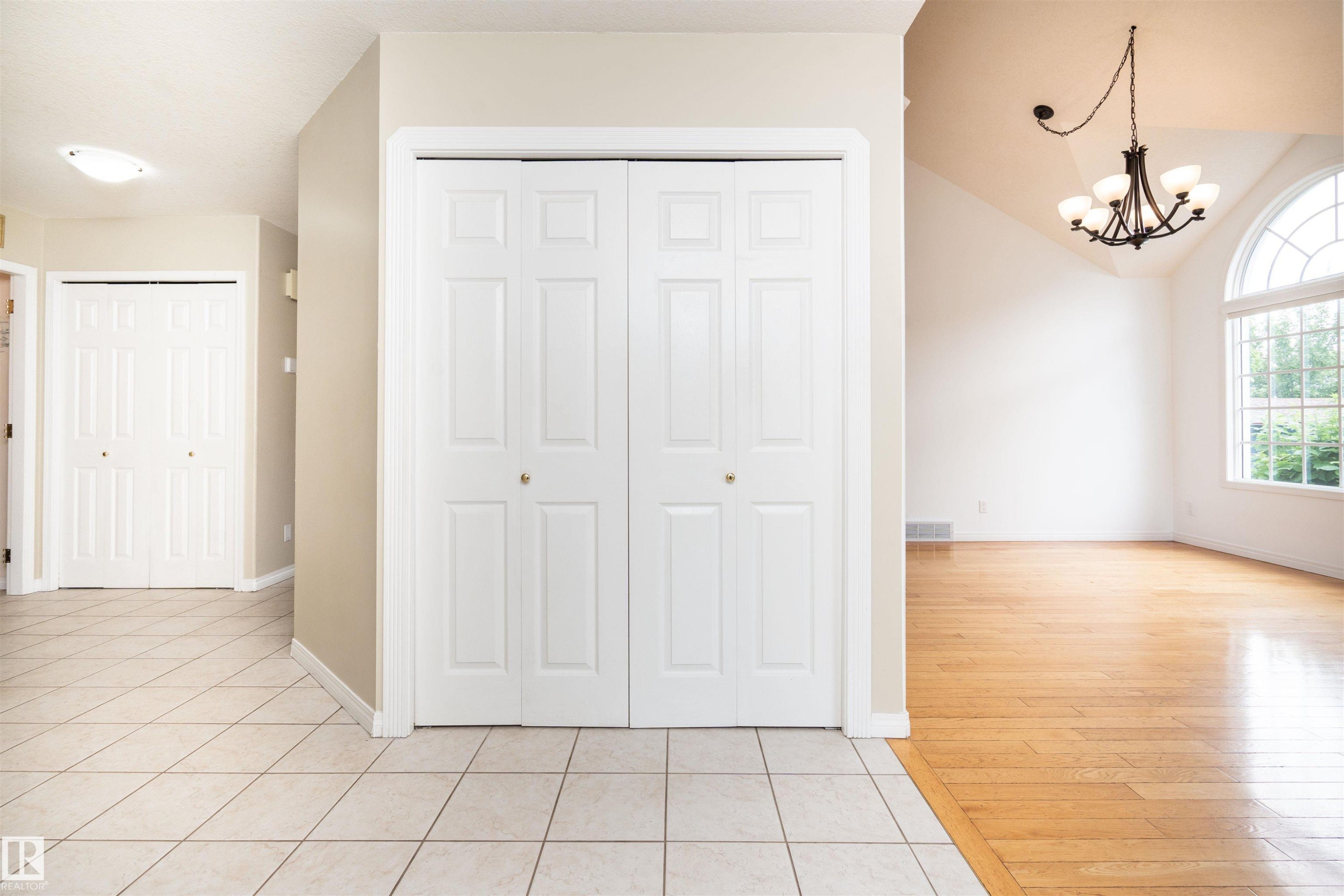 3811 44 Street Nw, Edmonton, AB - Indoor Photo Showing Other Room