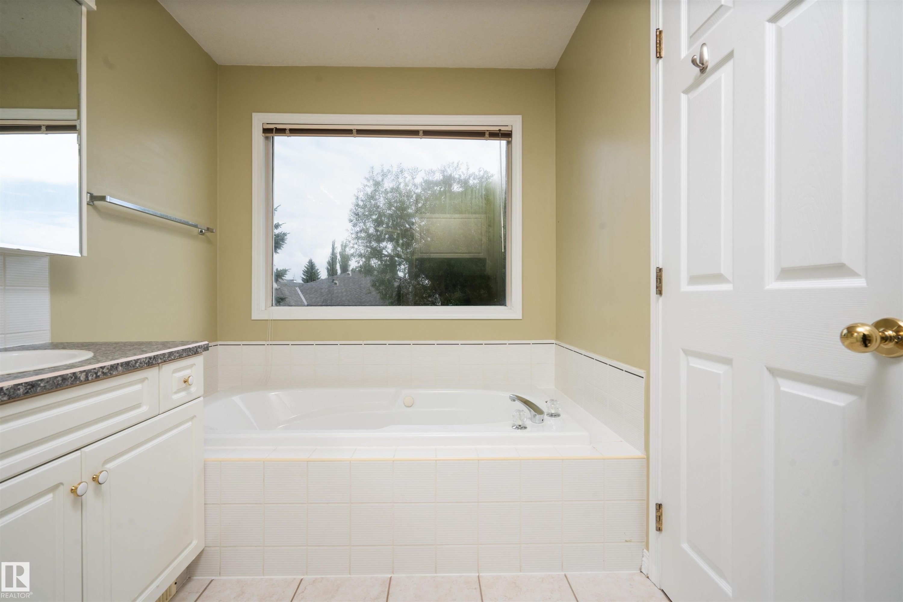 3811 44 Street Nw, Edmonton, AB - Indoor Photo Showing Bathroom