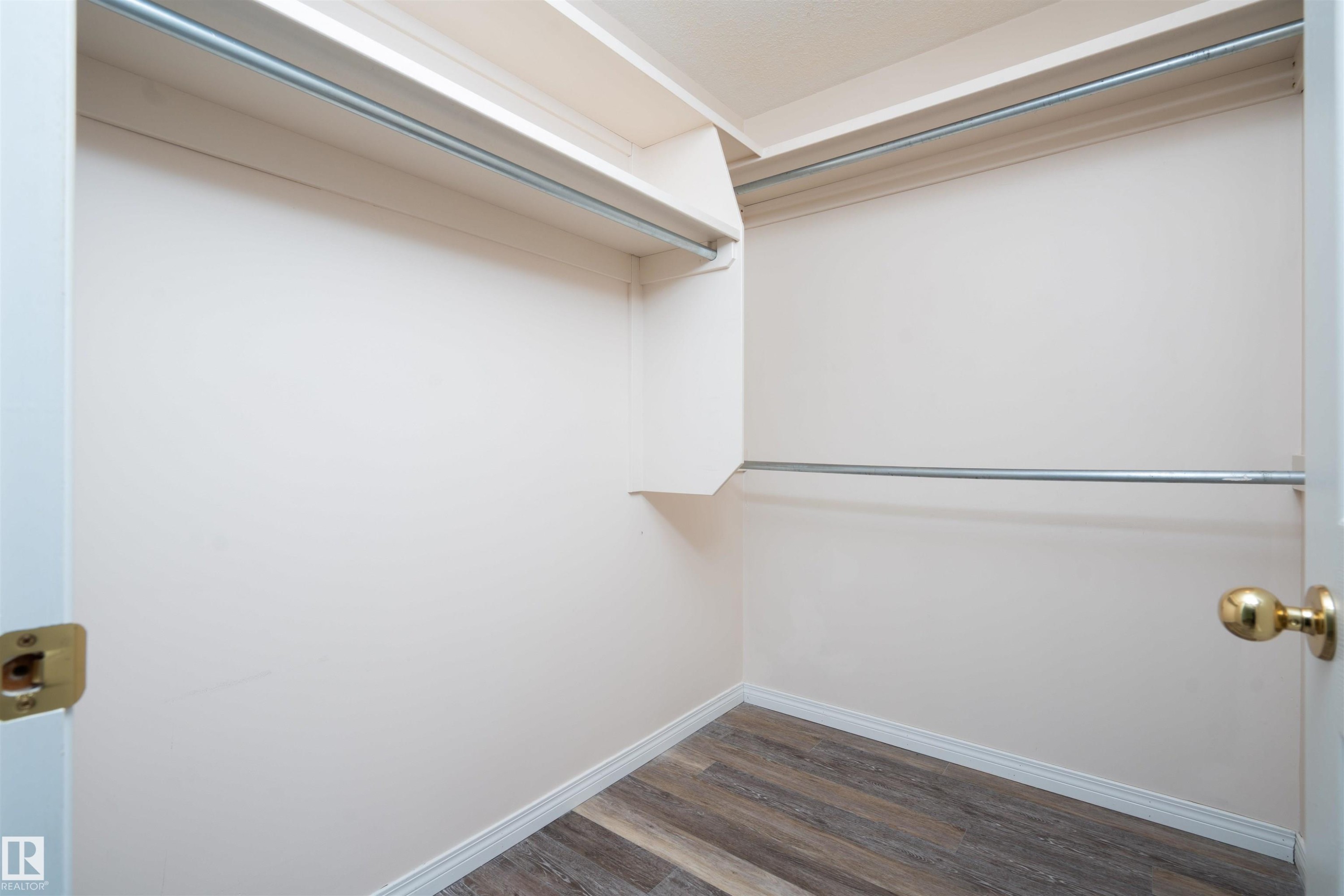 3811 44 Street Nw, Edmonton, AB - Indoor