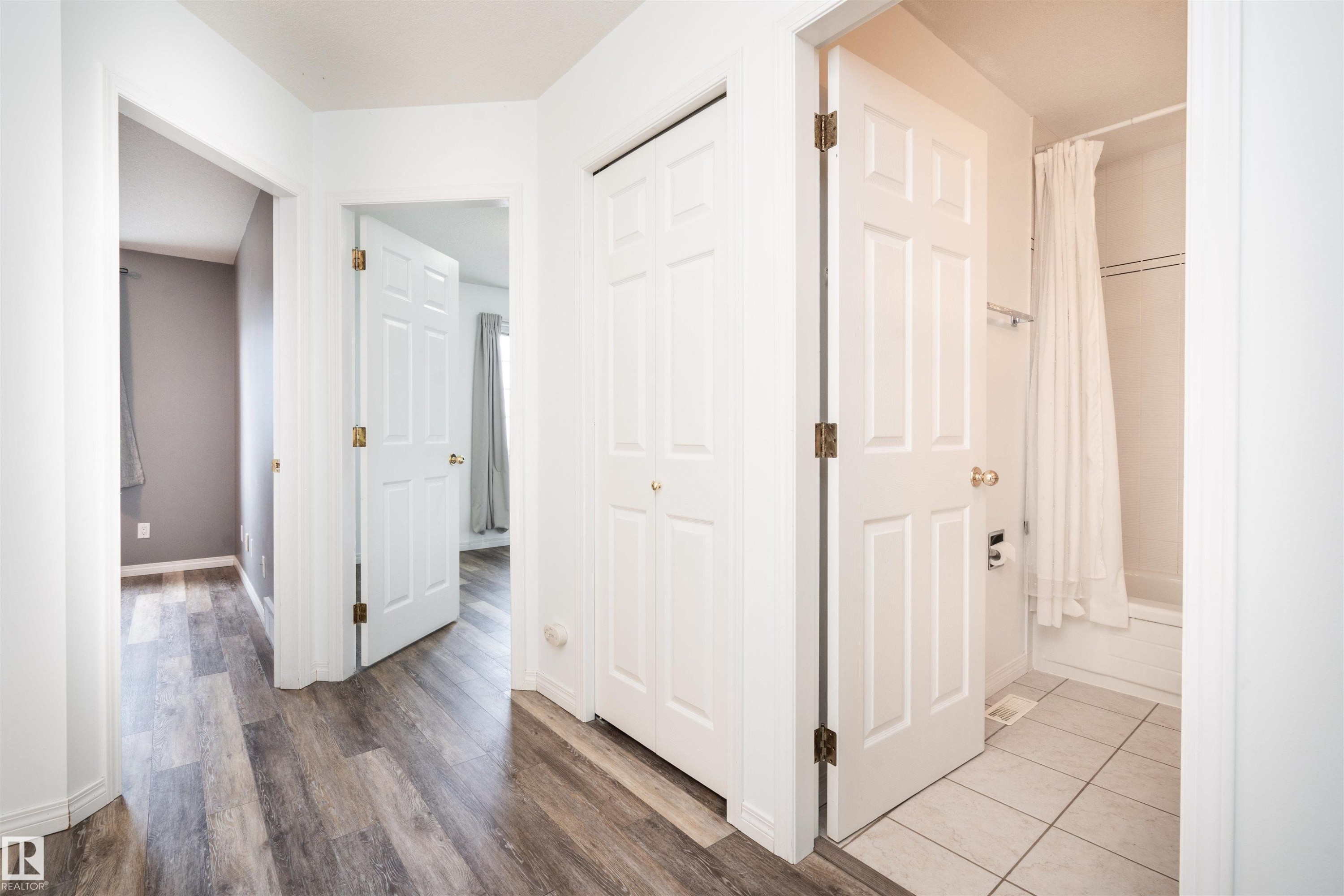 3811 44 Street Nw, Edmonton, AB - Indoor Photo Showing Other Room