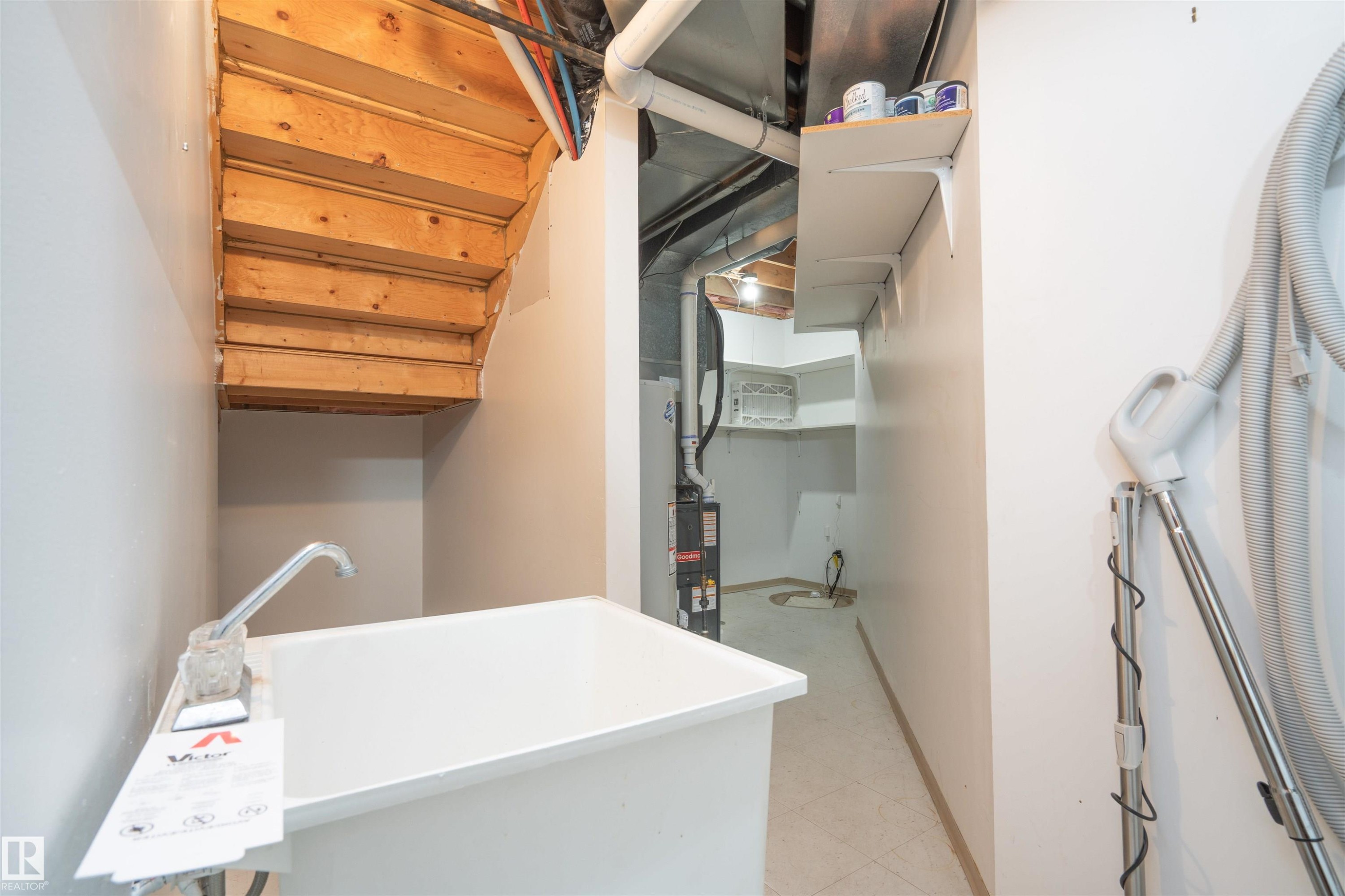 3811 44 Street Nw, Edmonton, AB - Indoor