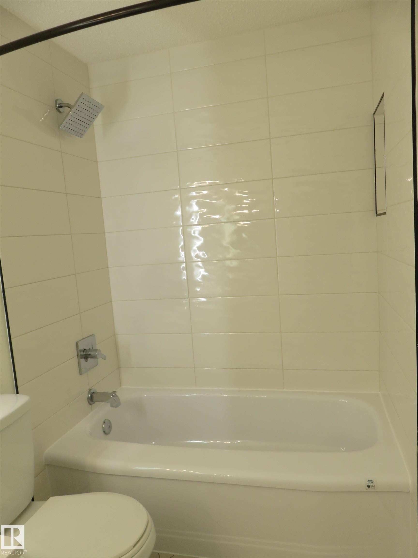 8065 178 Street Nw, Edmonton, AB - Indoor Photo Showing Bathroom