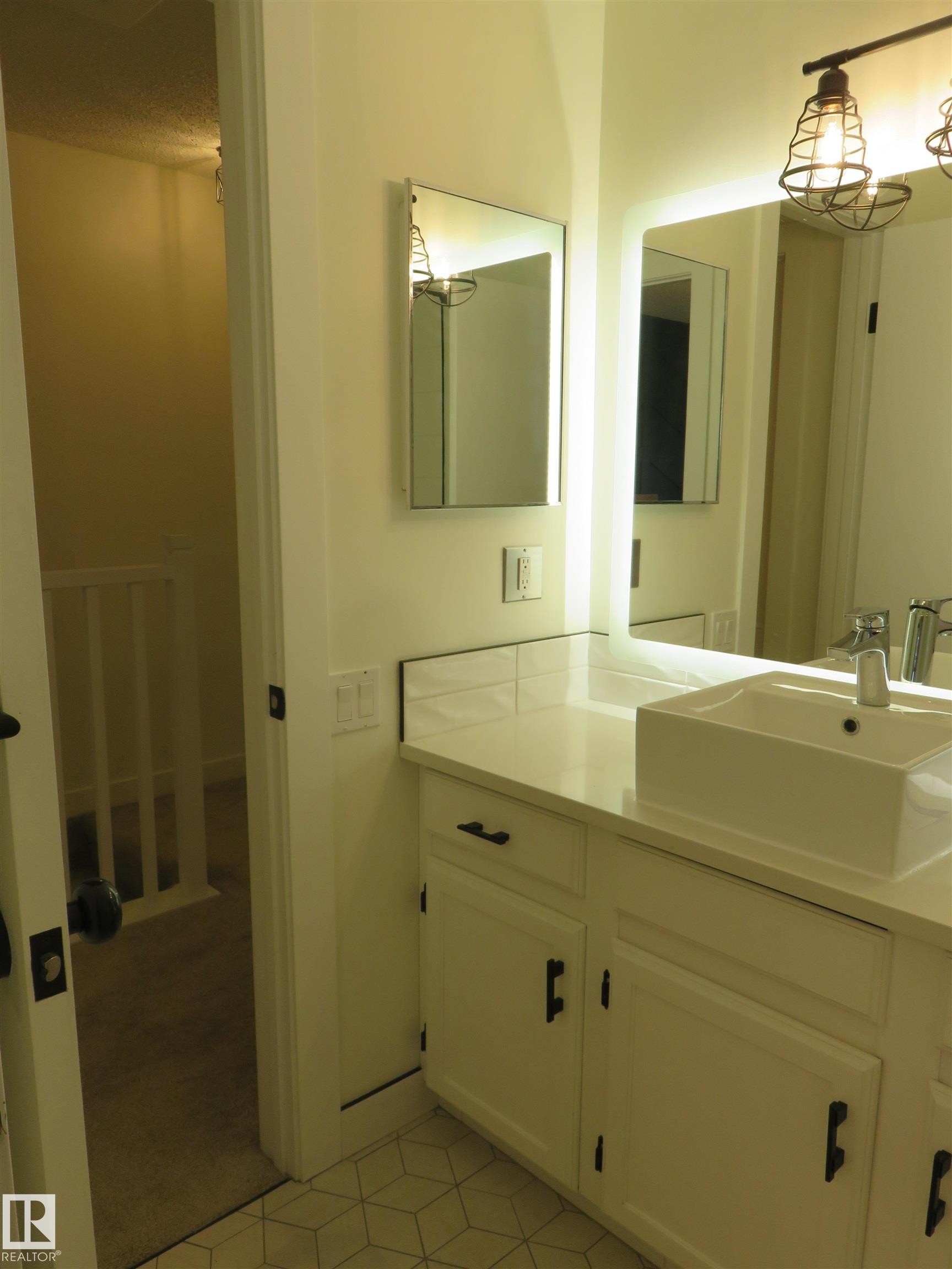 8065 178 Street Nw, Edmonton, AB - Indoor Photo Showing Bathroom