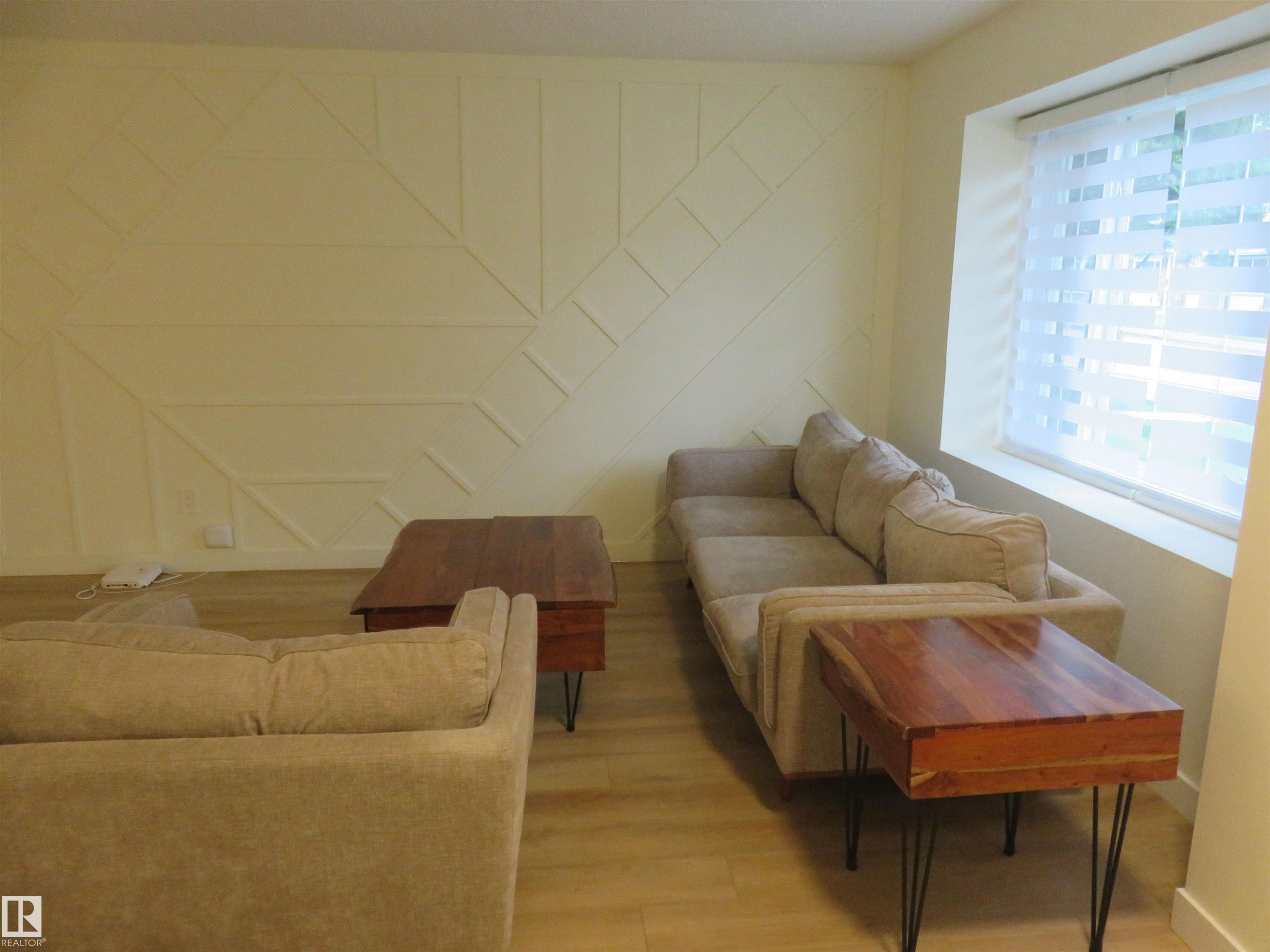 8065 178 Street Nw, Edmonton, AB - Indoor Photo Showing Living Room