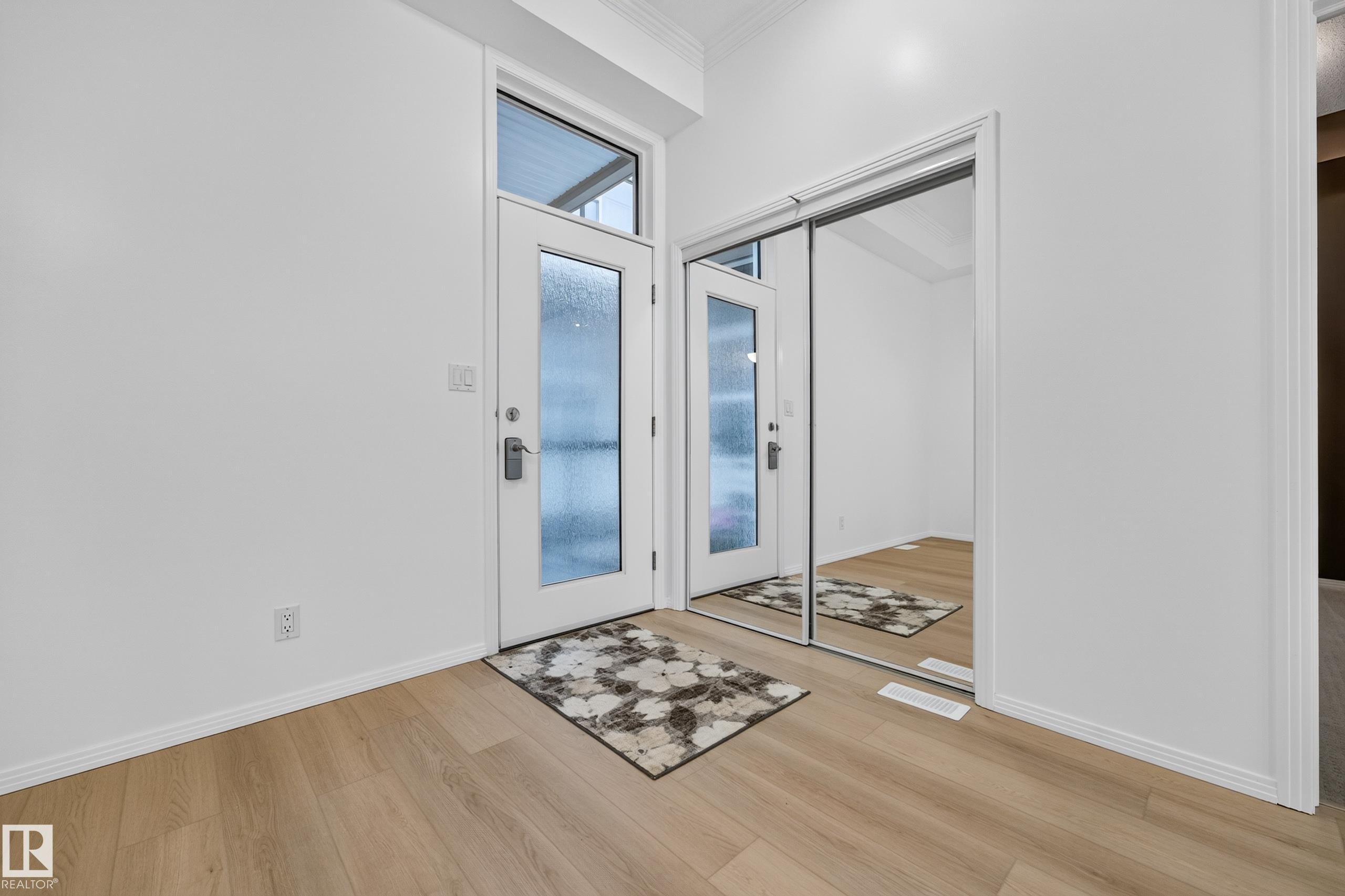 #304 9804 101 St Nw, Edmonton, AB - Indoor Photo Showing Other Room