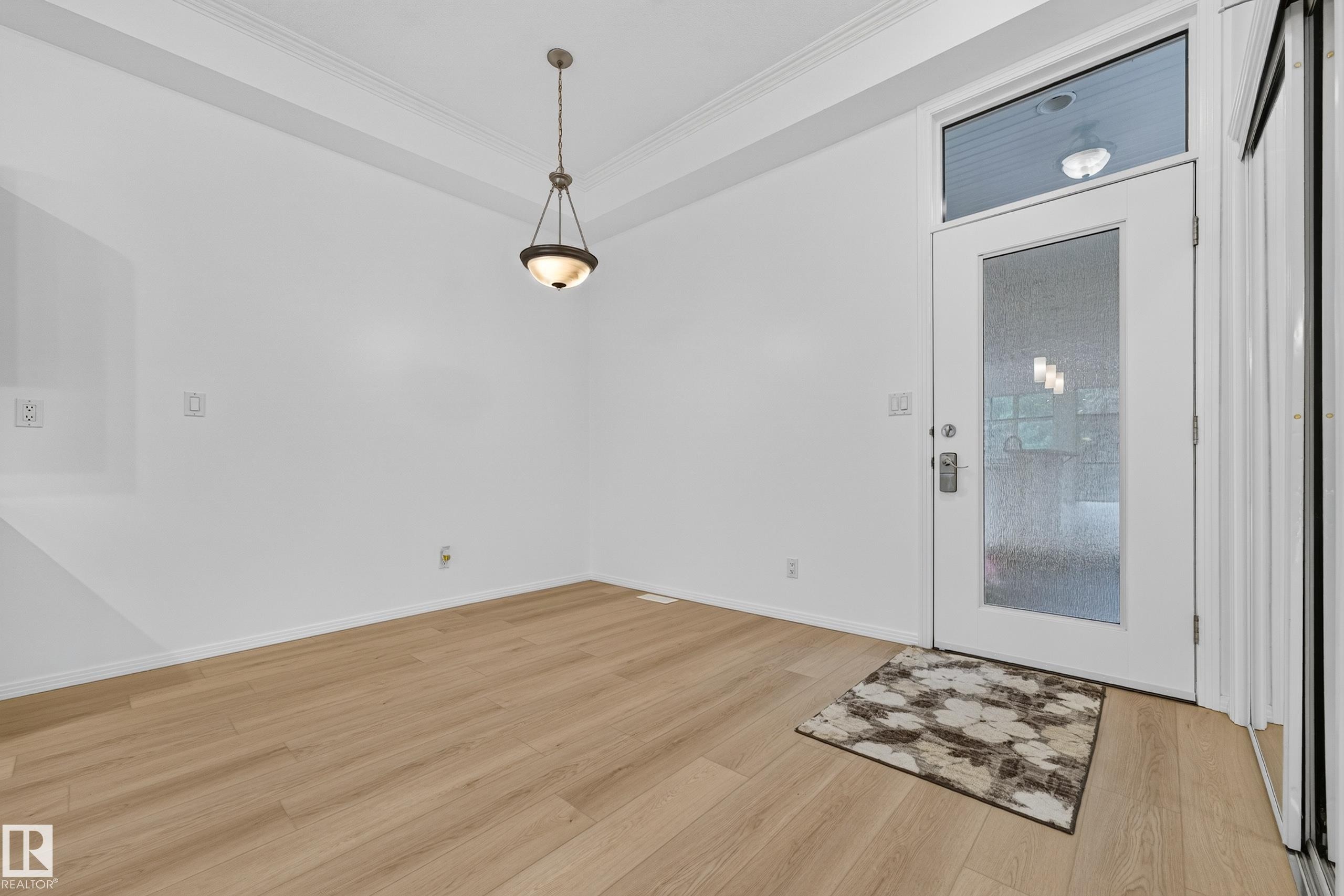 #304 9804 101 St Nw, Edmonton, AB - Indoor Photo Showing Other Room