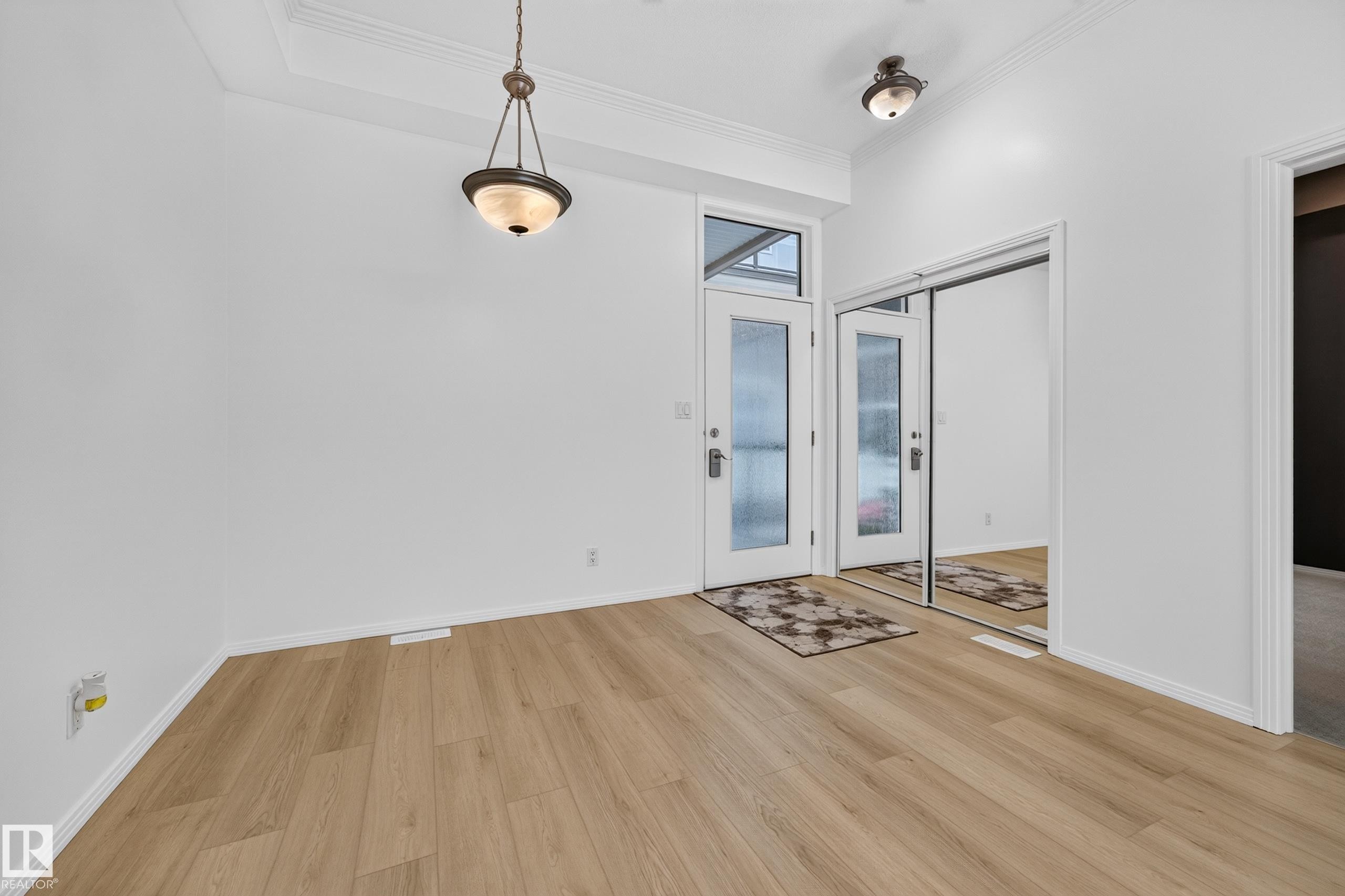 #304 9804 101 St Nw, Edmonton, AB - Indoor Photo Showing Other Room