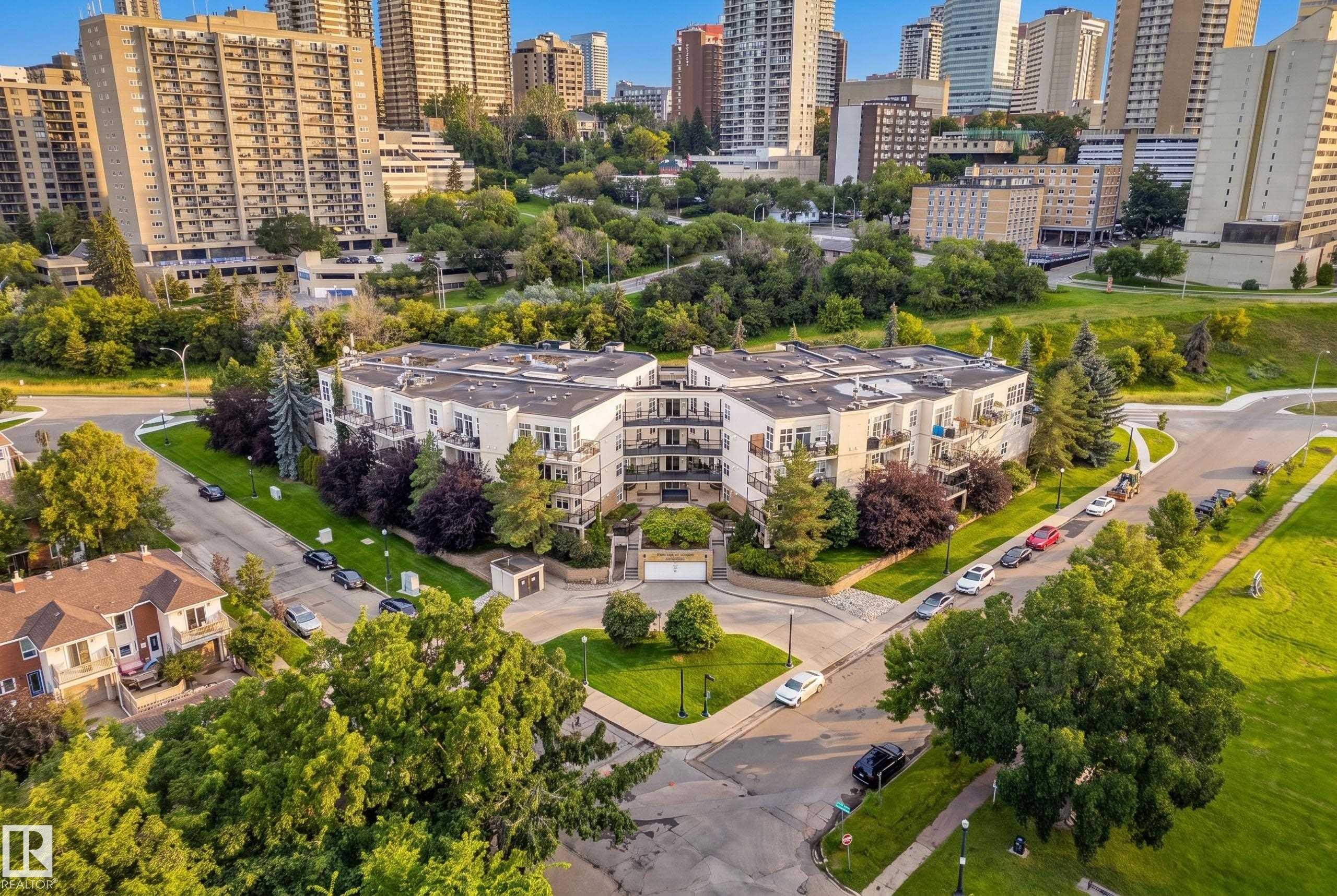 #304 9804 101 St Nw, Edmonton, AB - Outdoor With View