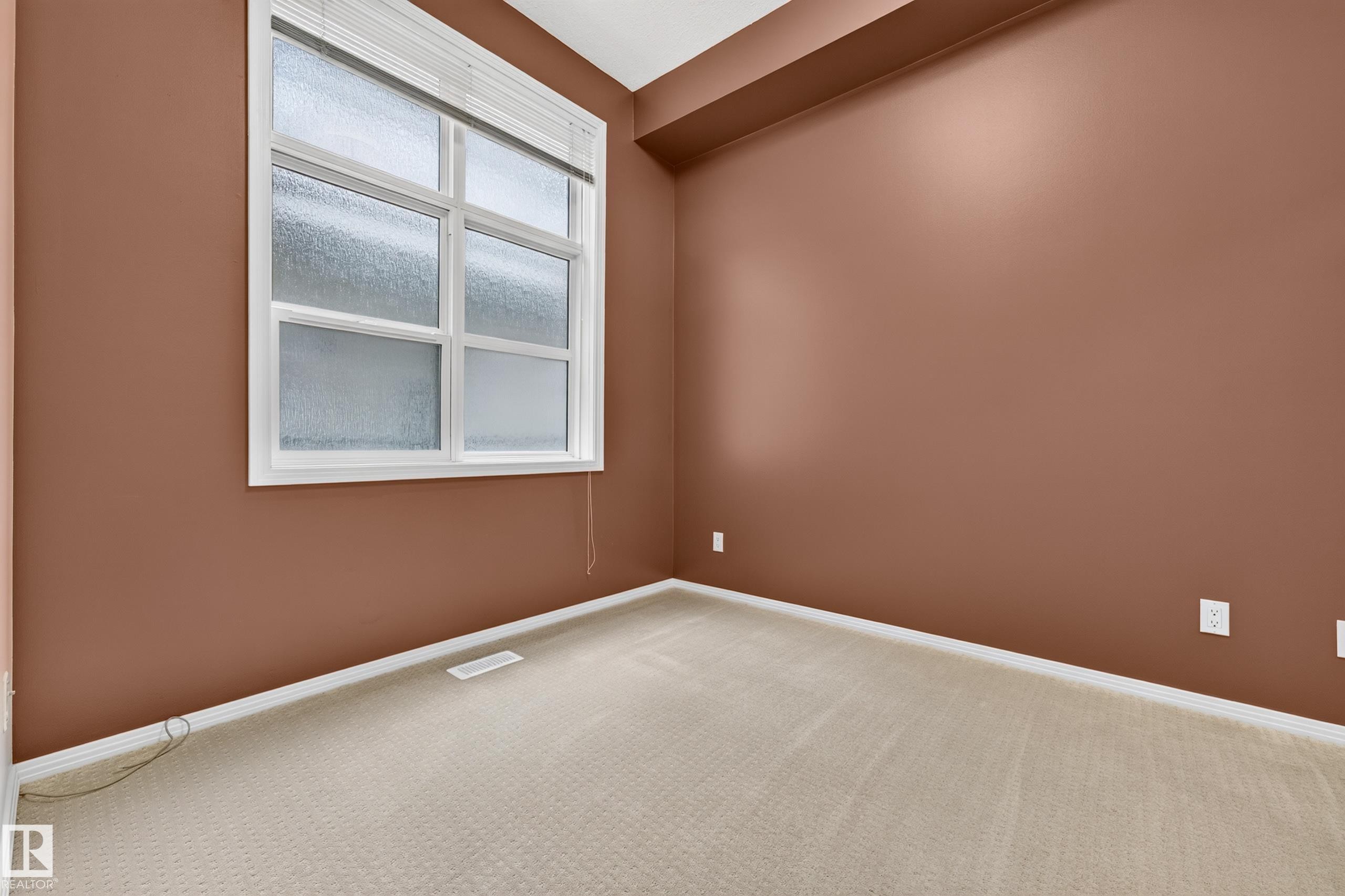 #304 9804 101 St Nw, Edmonton, AB - Indoor Photo Showing Other Room