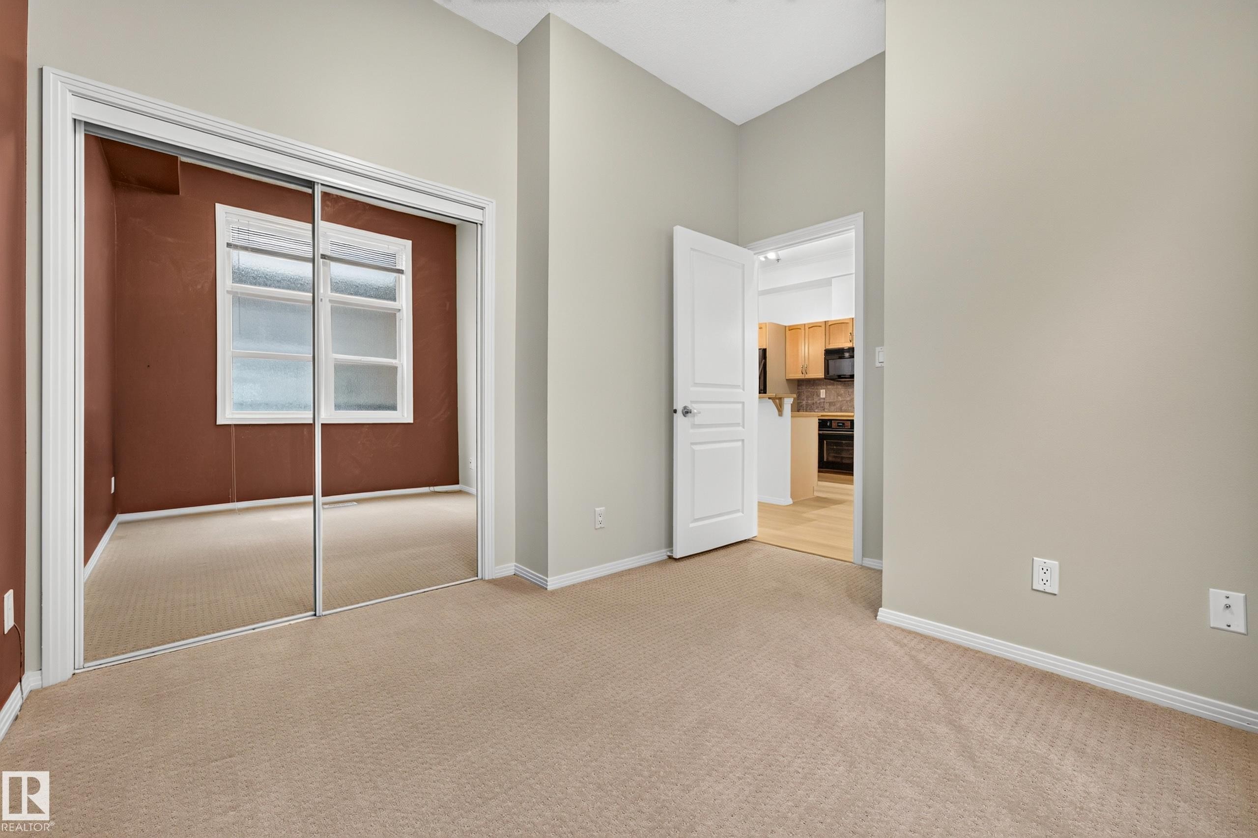 #304 9804 101 St Nw, Edmonton, AB - Indoor Photo Showing Other Room