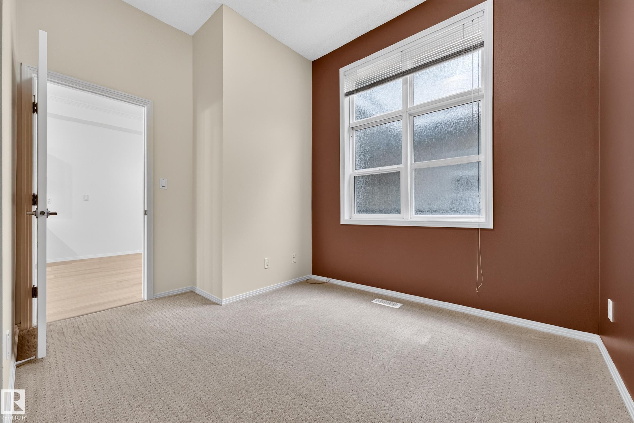 #304 9804 101 St Nw, Edmonton, AB - Indoor Photo Showing Other Room