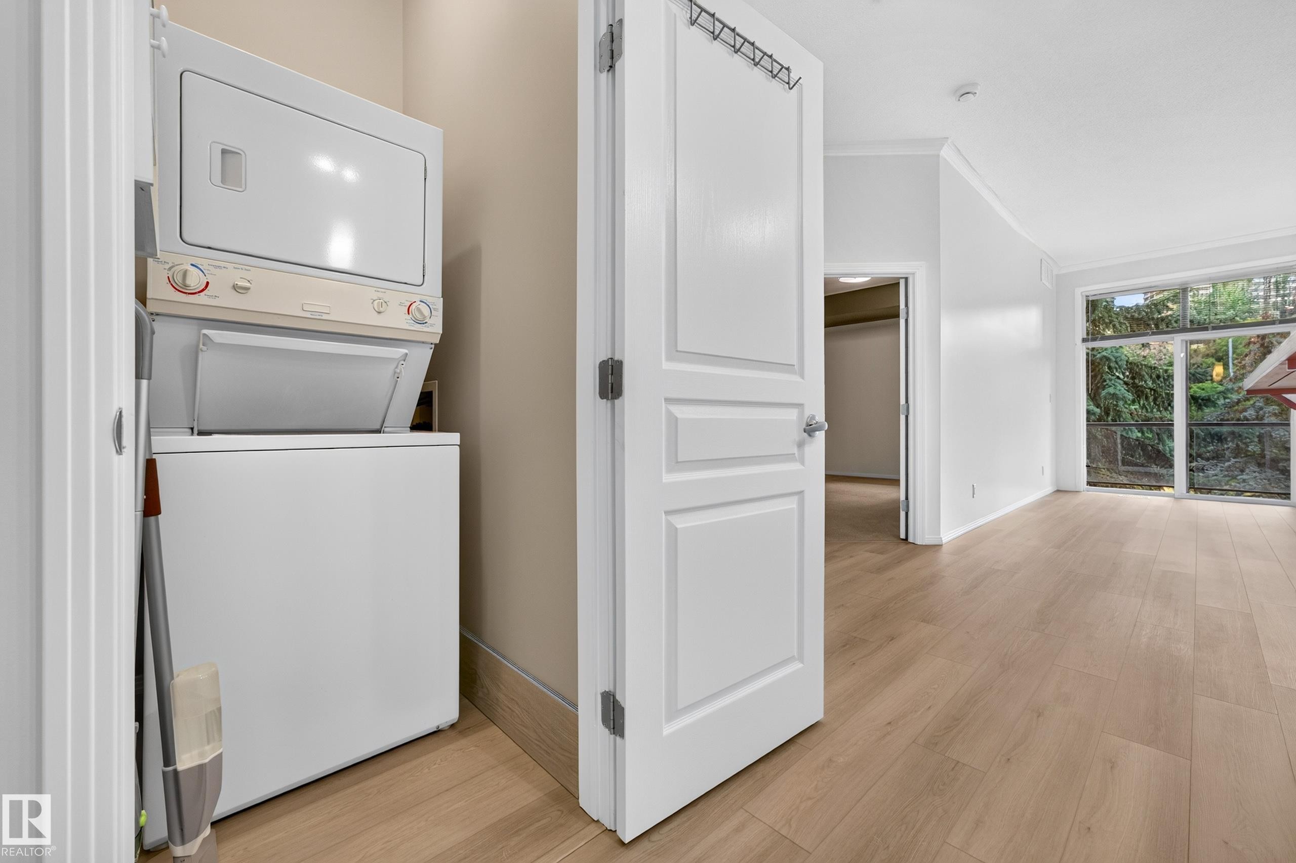 #304 9804 101 St Nw, Edmonton, AB - Indoor Photo Showing Laundry Room