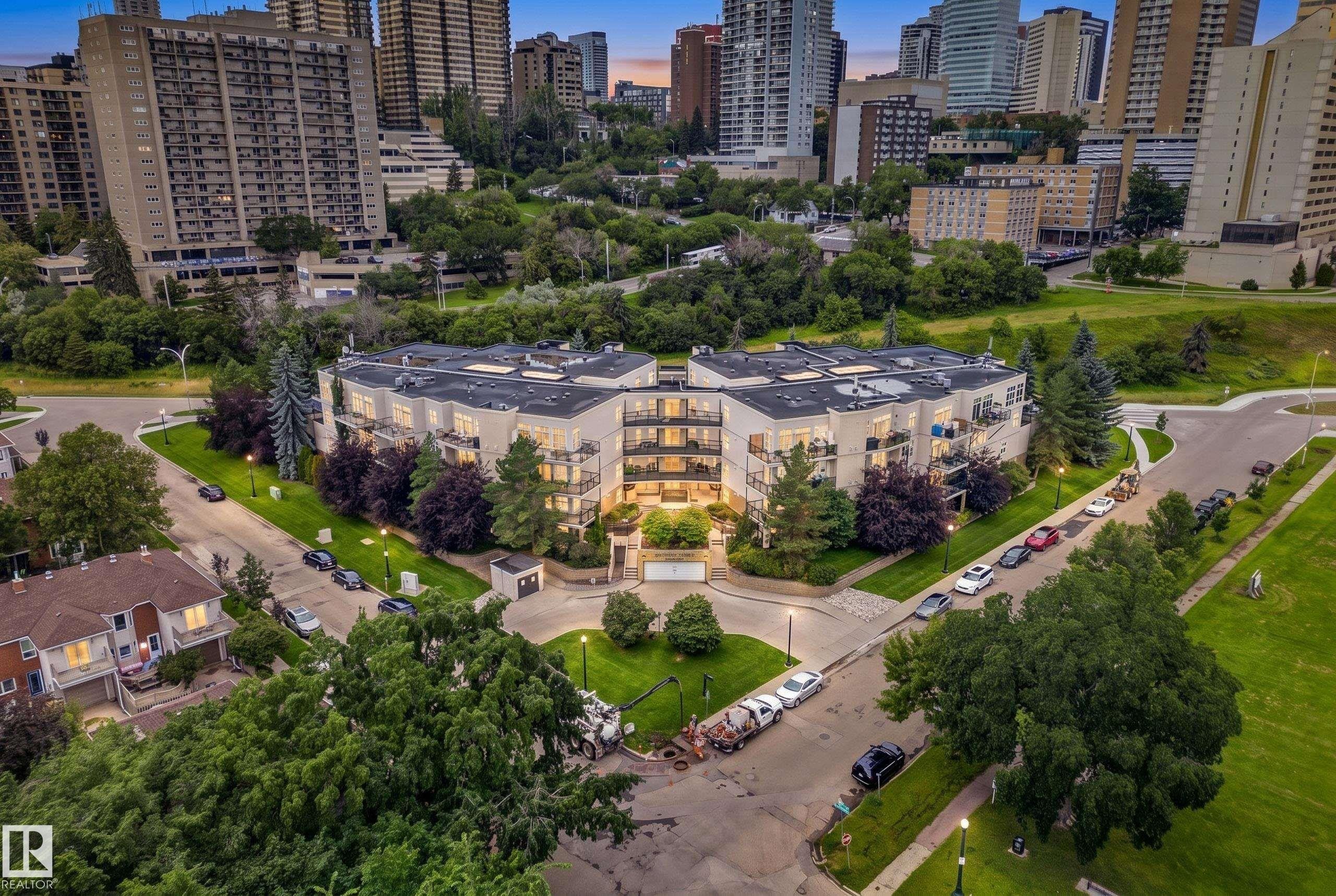 #304 9804 101 St Nw, Edmonton, AB - Outdoor With View