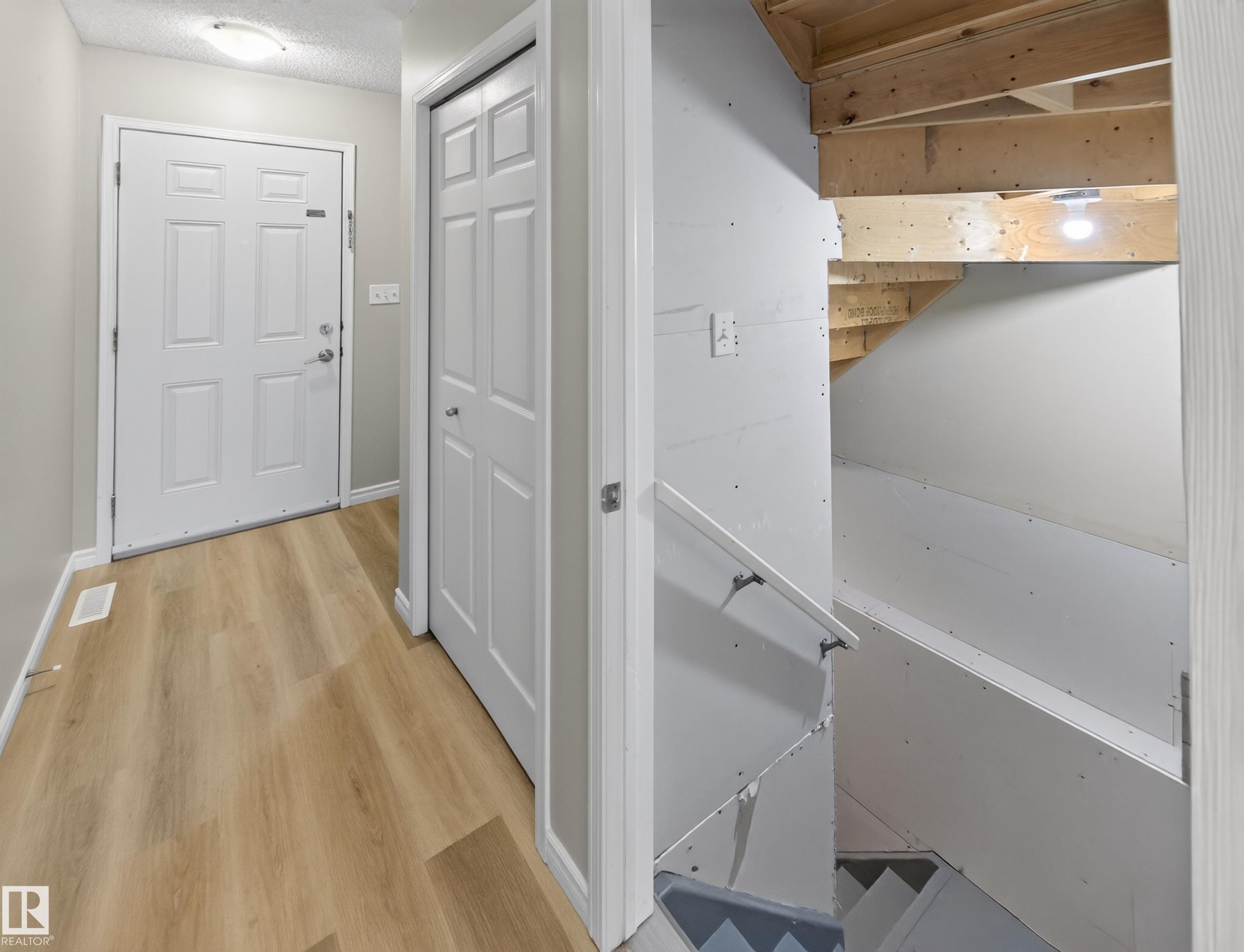 13003 101 Street Nw, Edmonton, AB - Indoor Photo Showing Other Room