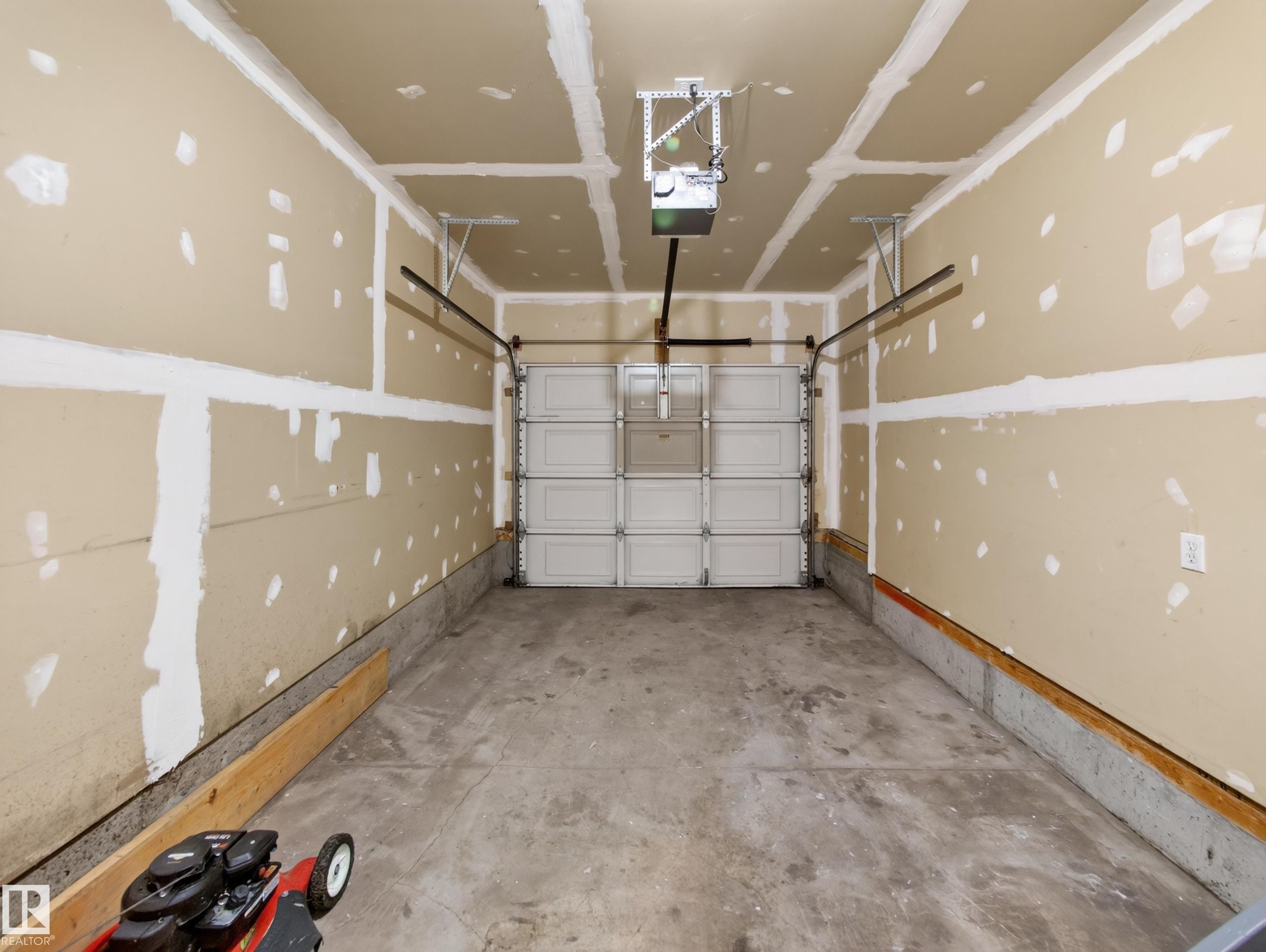 13003 101 Street Nw, Edmonton, AB - Indoor Photo Showing Garage