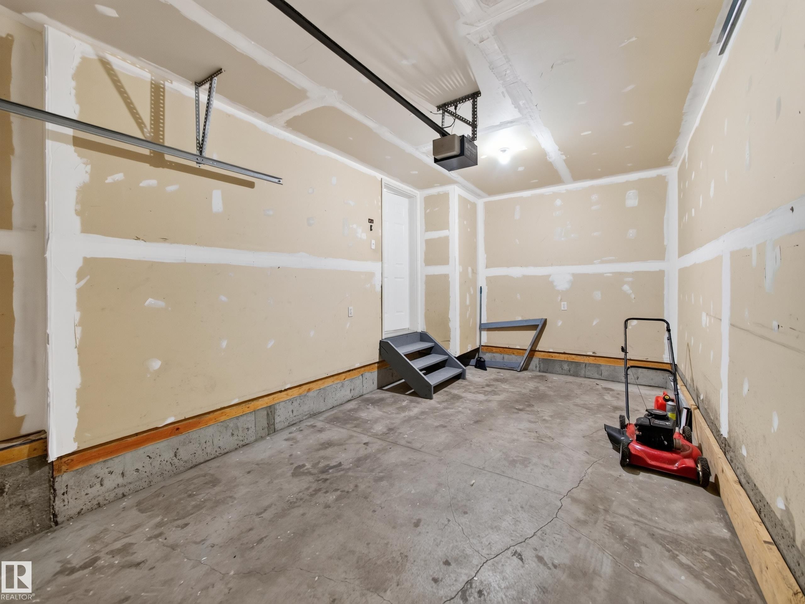 13003 101 Street Nw, Edmonton, AB - Indoor Photo Showing Other Room