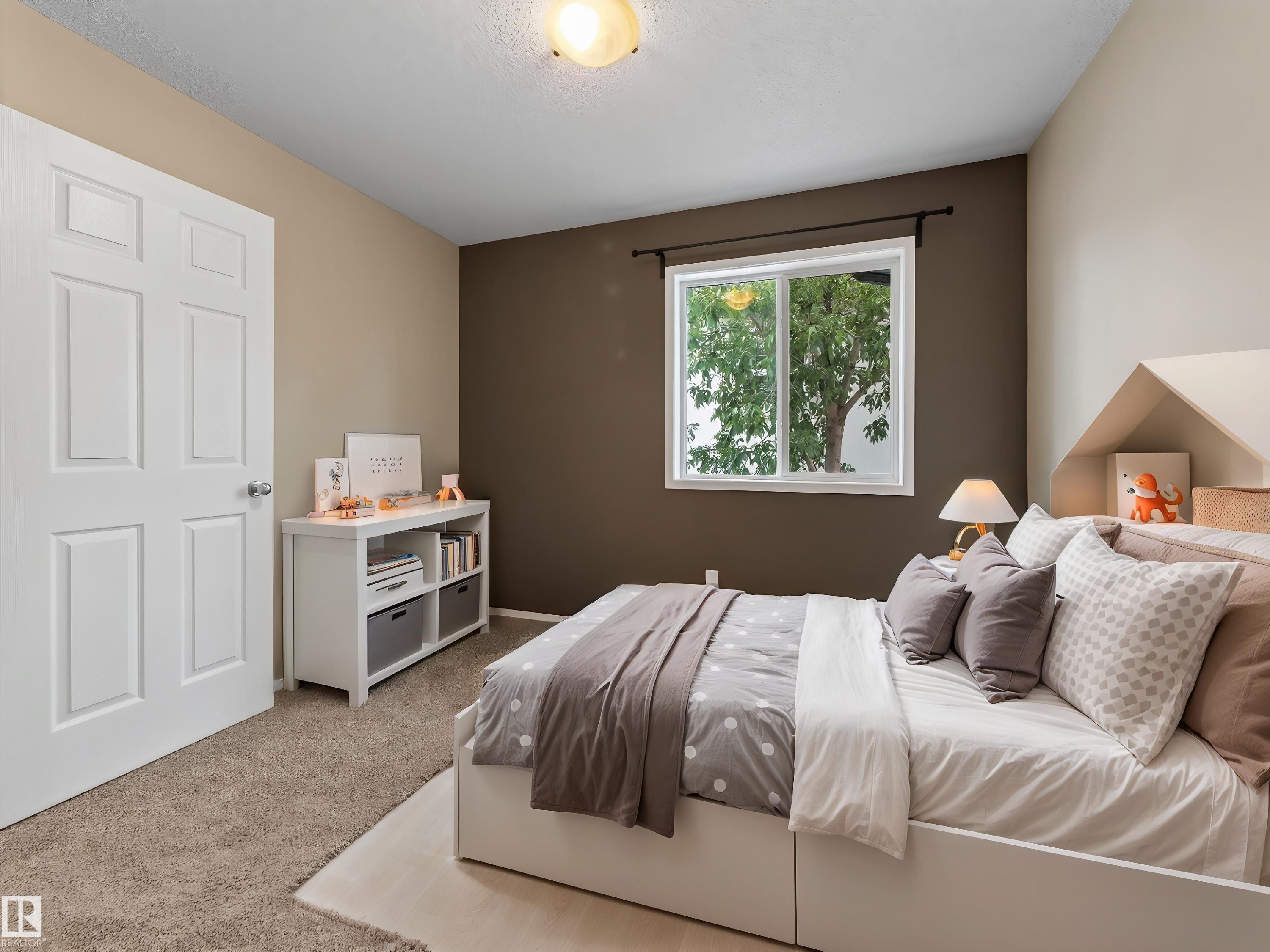 13003 101 Street Nw, Edmonton, AB - Indoor Photo Showing Bedroom